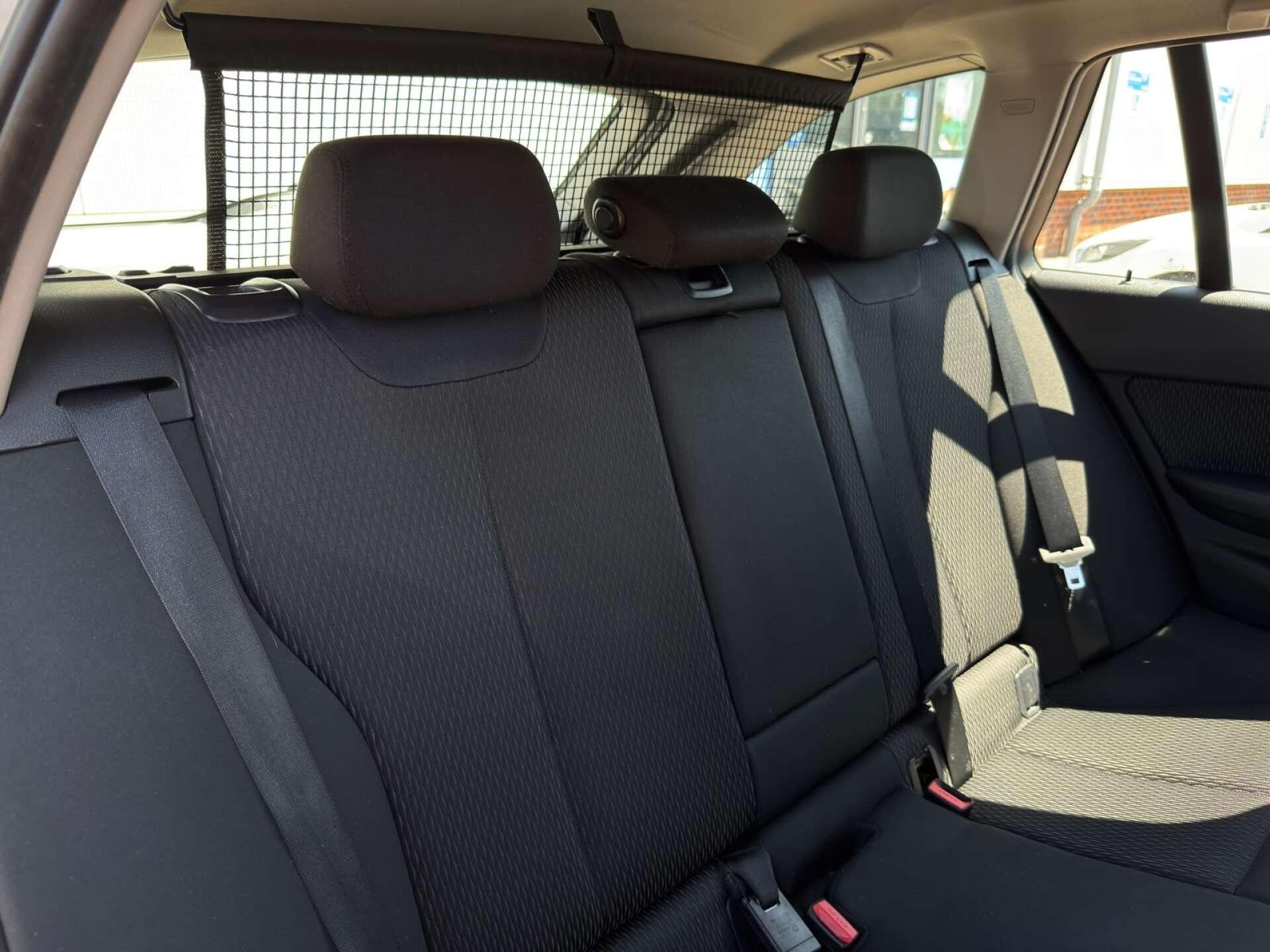 BMW 3 Series view 16