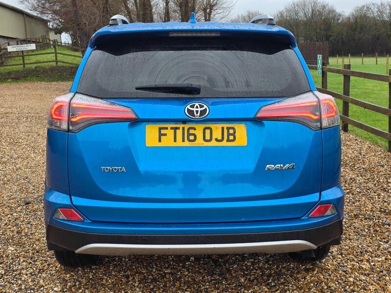 2016 Toyota RAV4 image 11