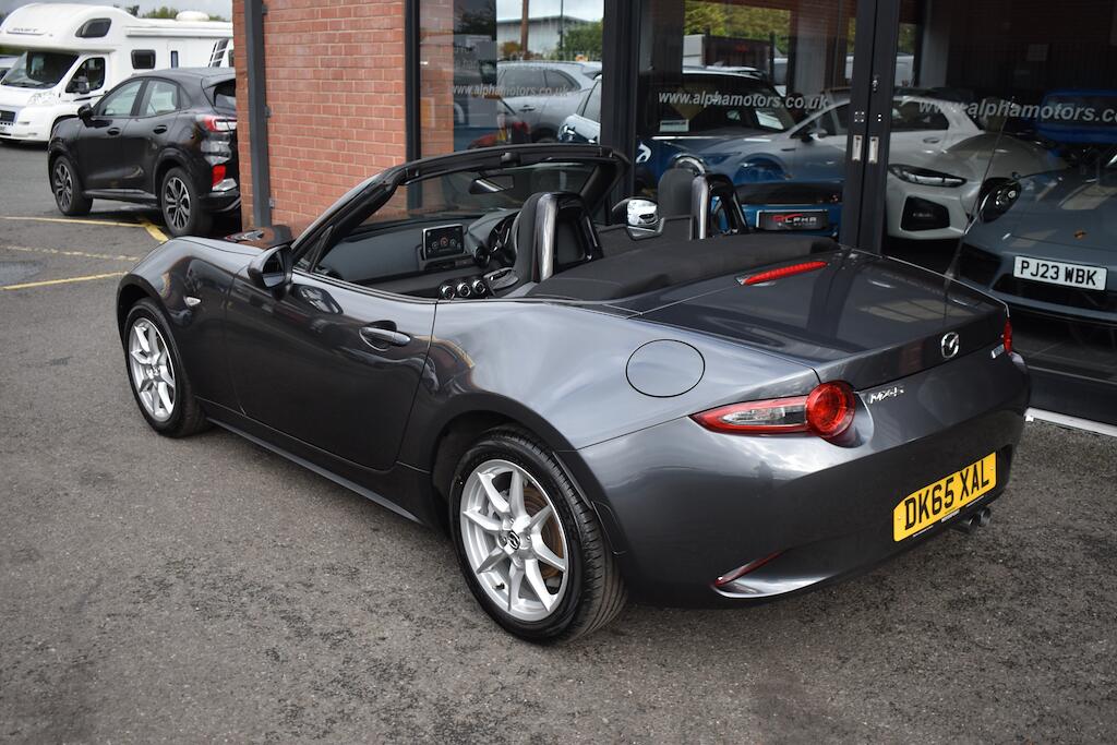 Mazda MX-5 view 14