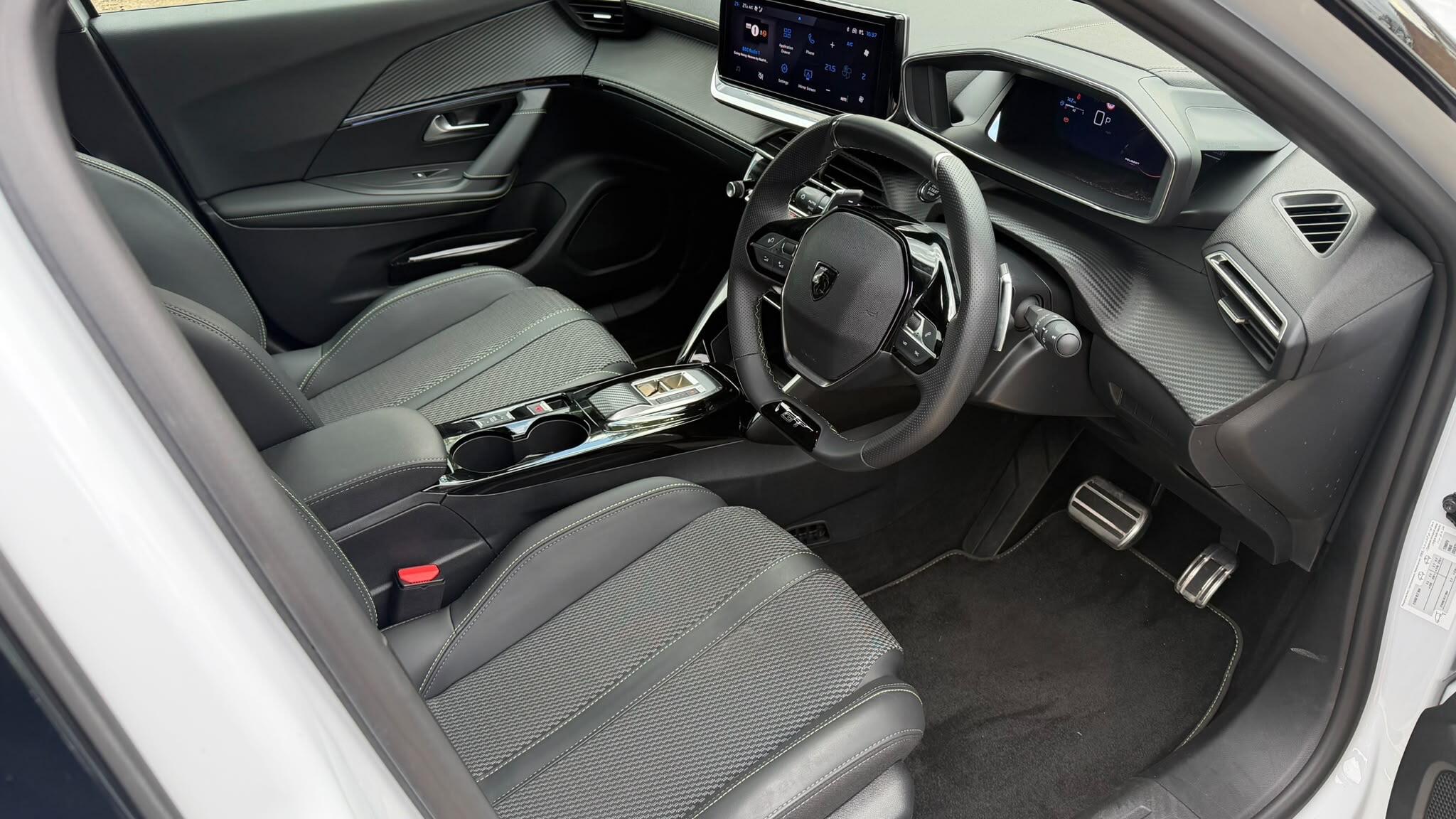 Peugeot 2008 view 9