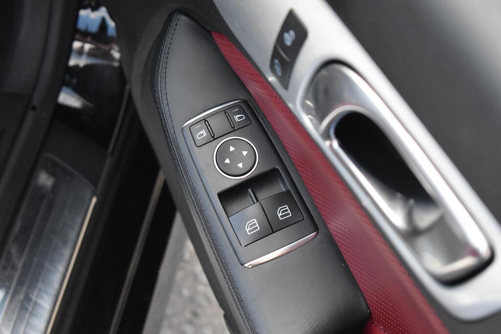 Mercedes-Benz SLK view 35