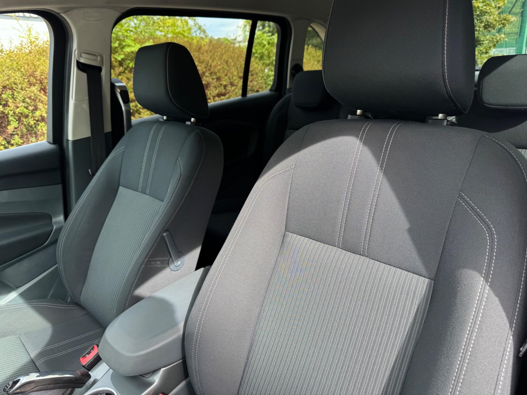 Ford Grand C-Max view 13