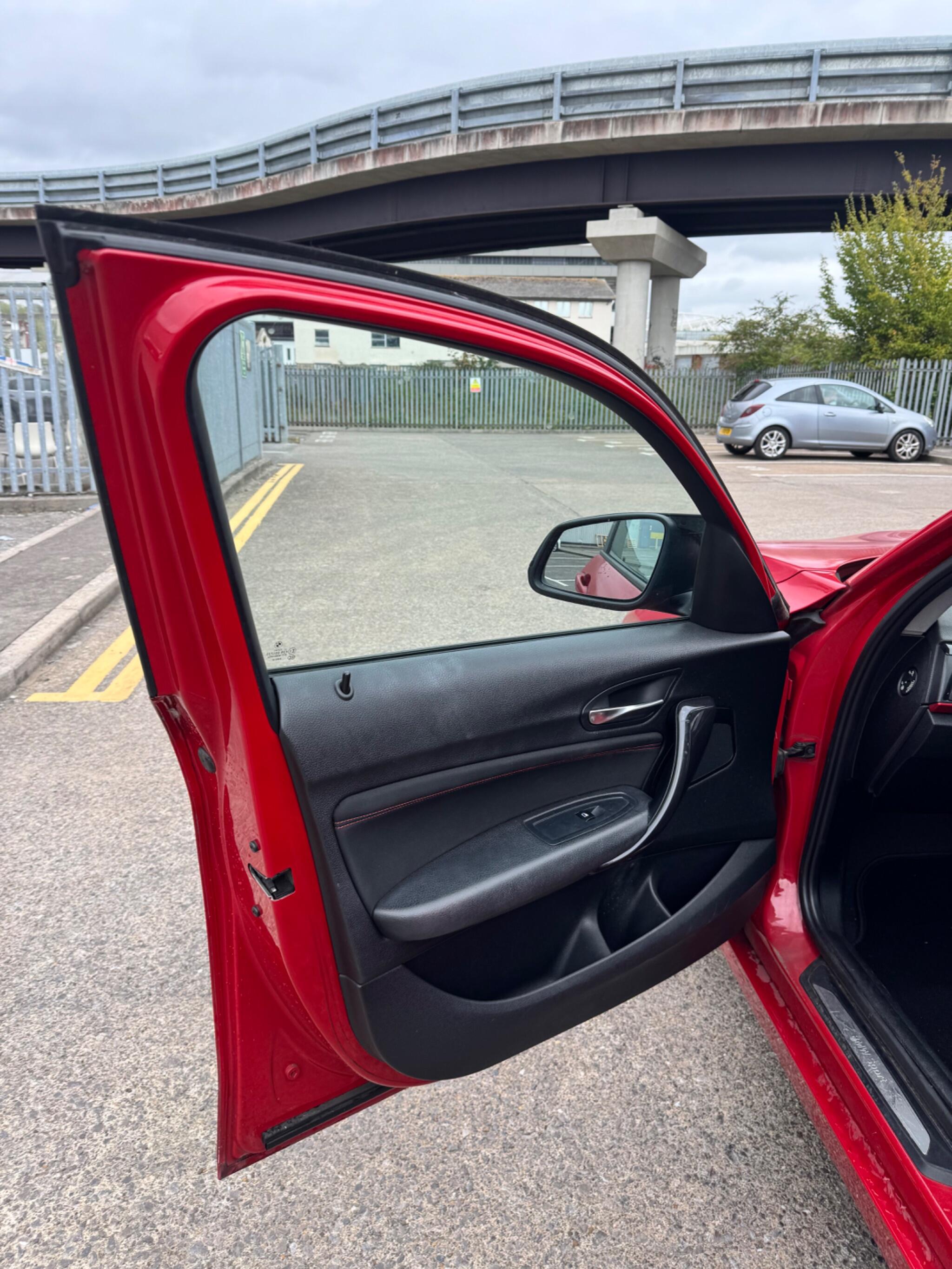 BMW 1 Series view 28