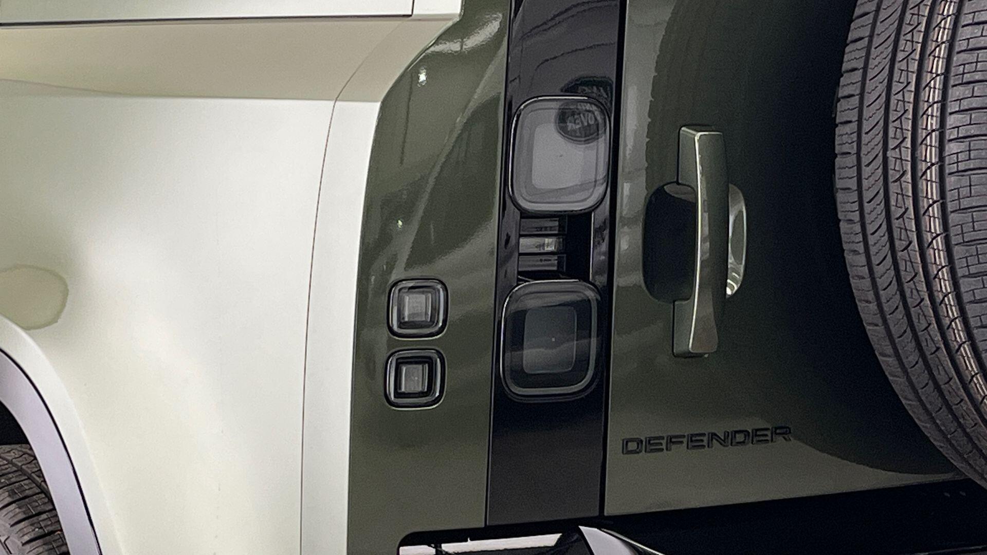 Land Rover Defender view 22