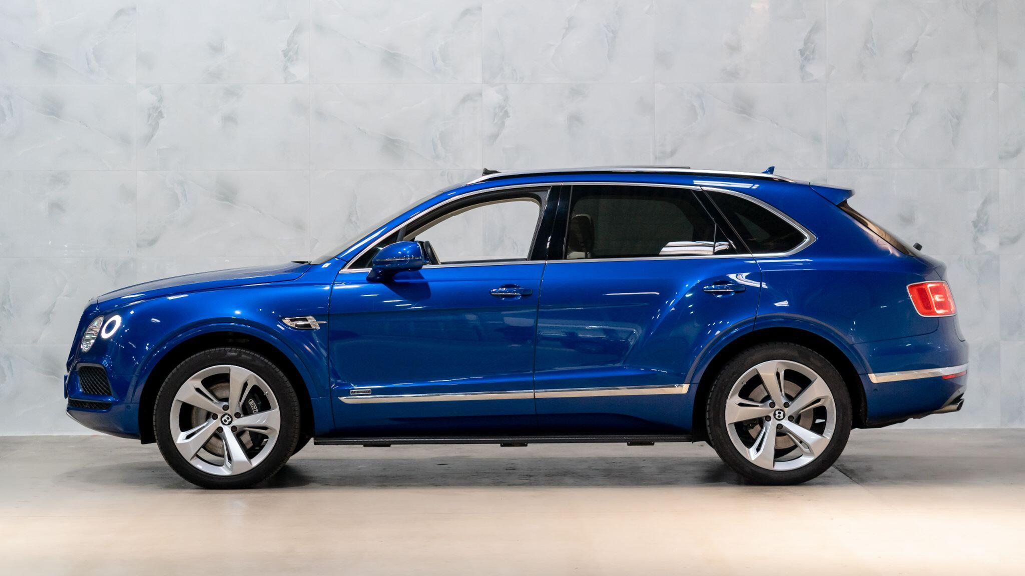 Bentley Bentayga view 8