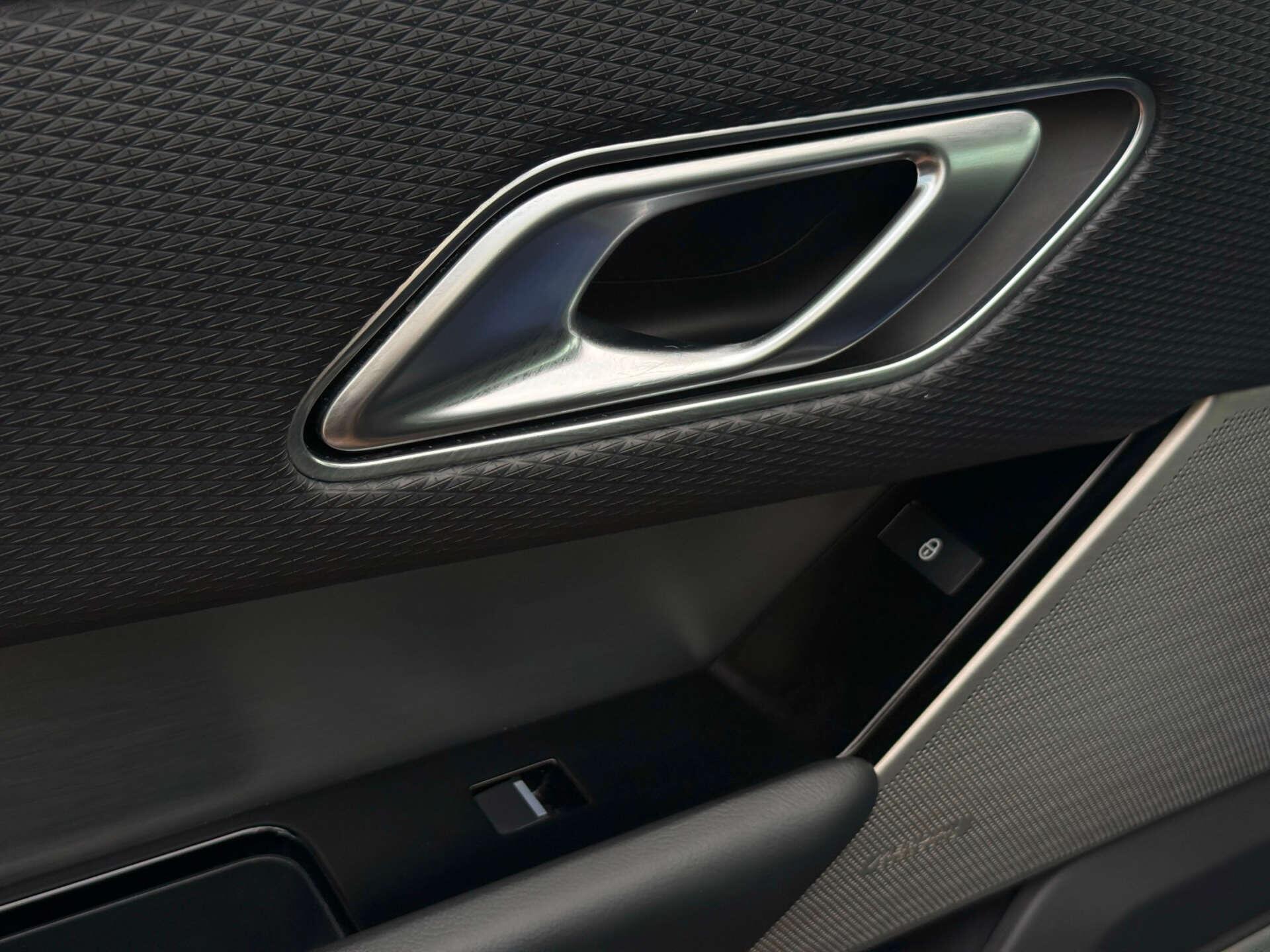 Land Rover Range Rover Velar view 48