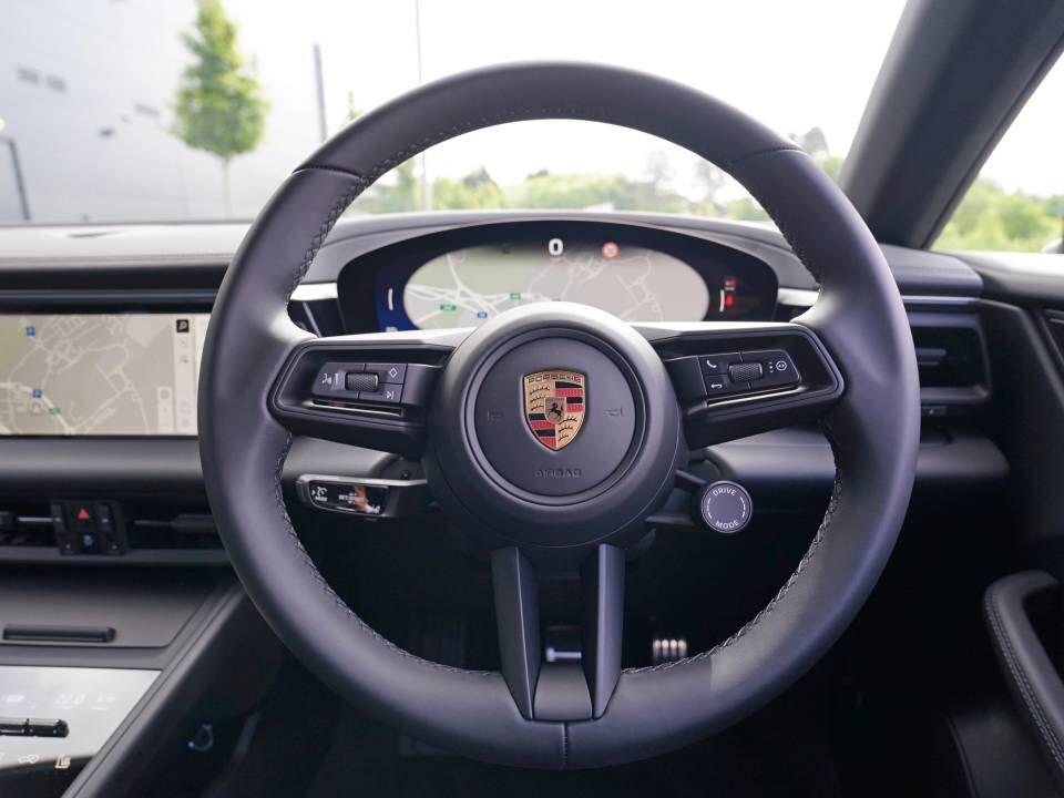 Porsche Macan view 40