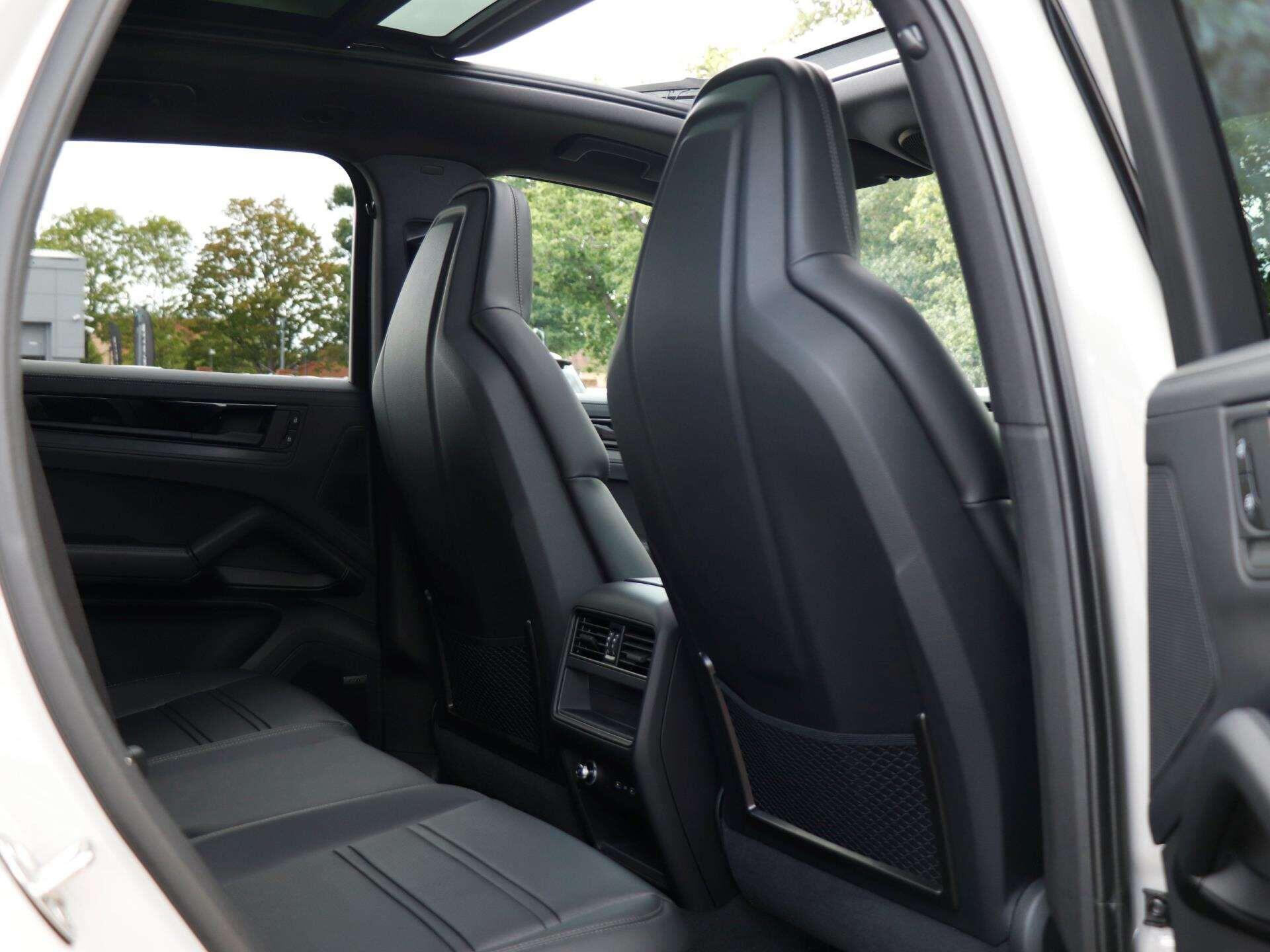 Porsche Cayenne view 28