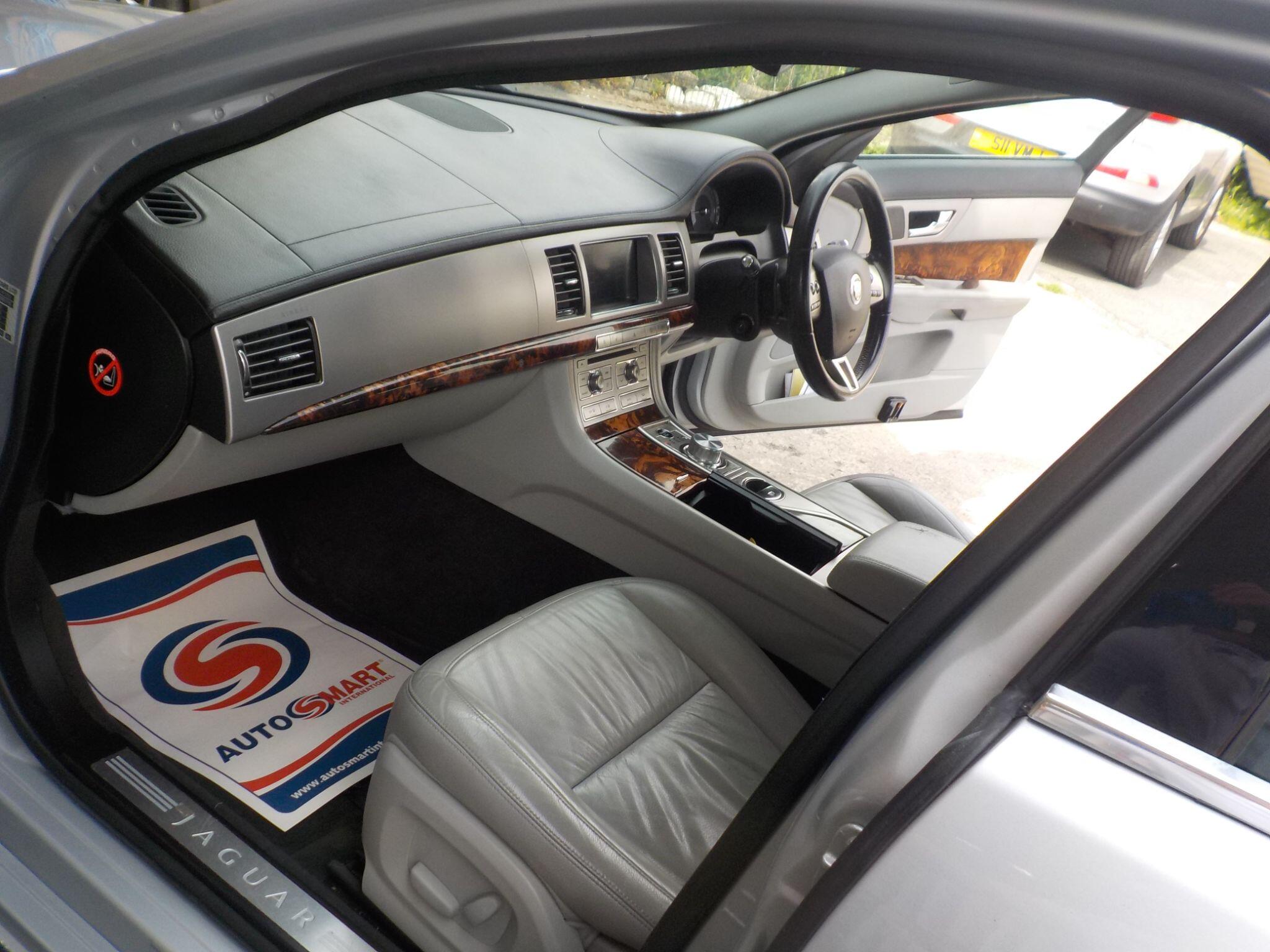 Jaguar XF 3.0d V6 Luxury Auto Euro 5 4dr
