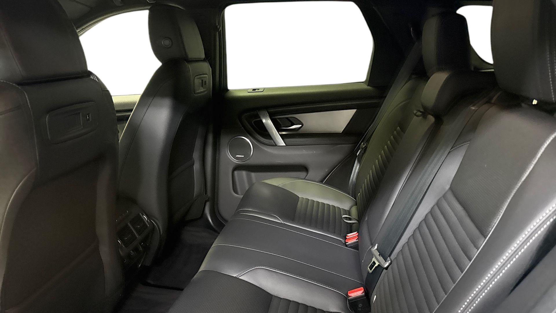 Land Rover Discovery Sport view 4