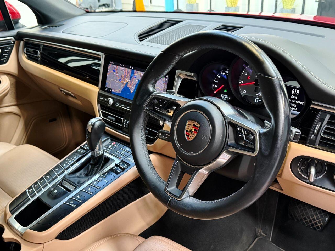 Porsche Macan view 15