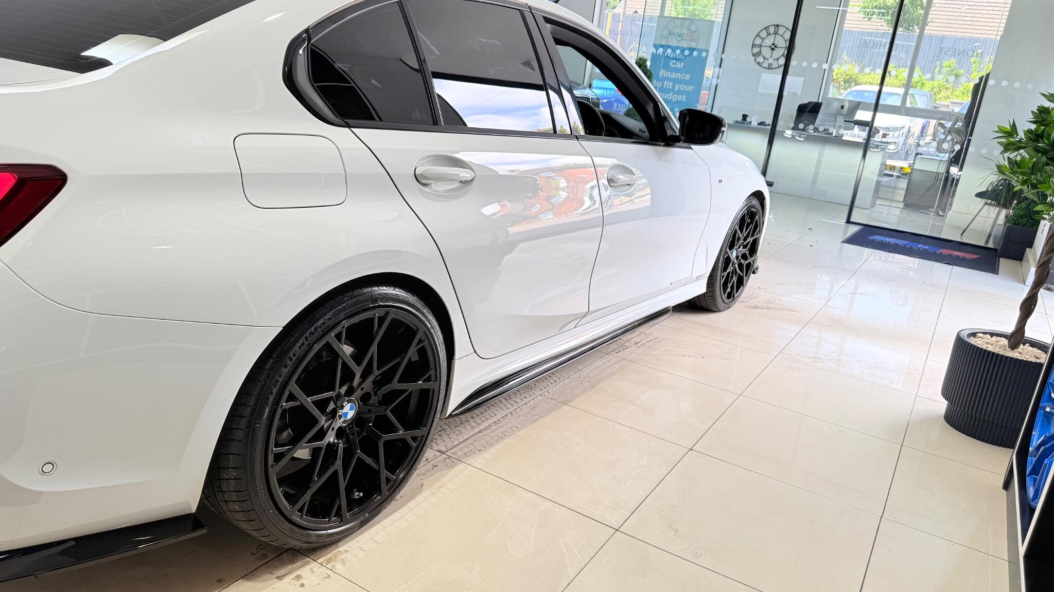 BMW 3 Series view 8