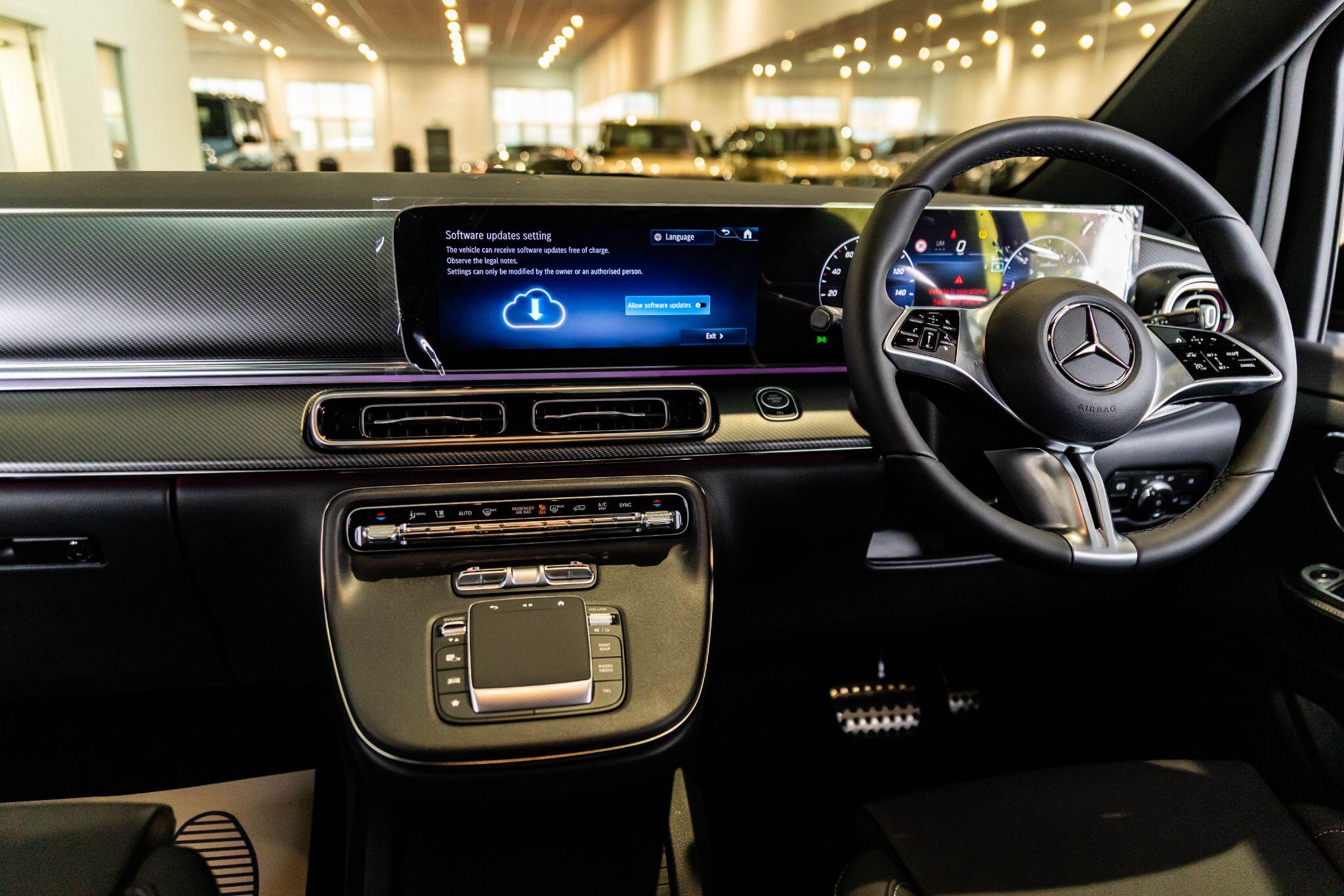 Mercedes-Benz V-Class view 12