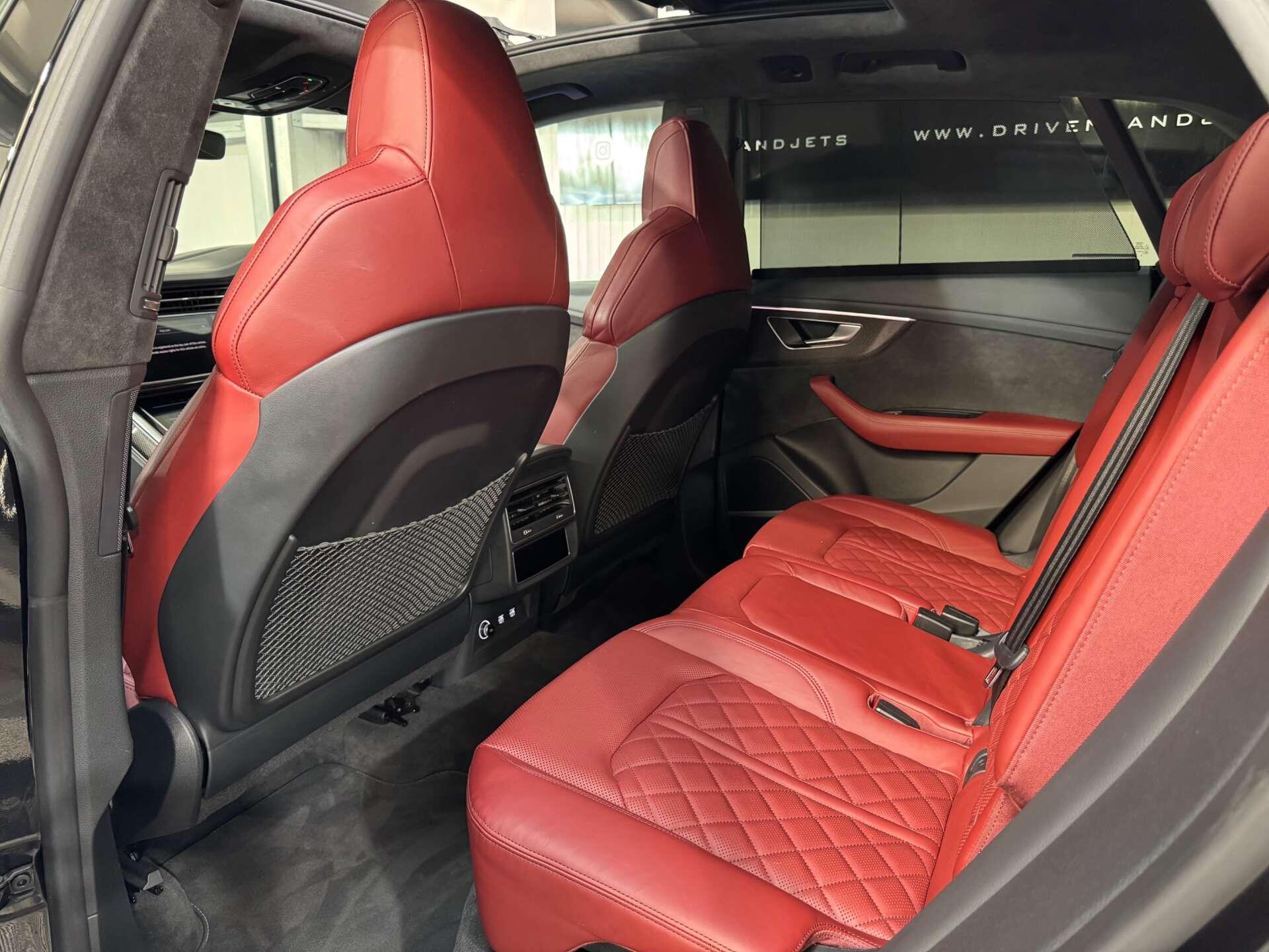 Audi SQ8 view 20