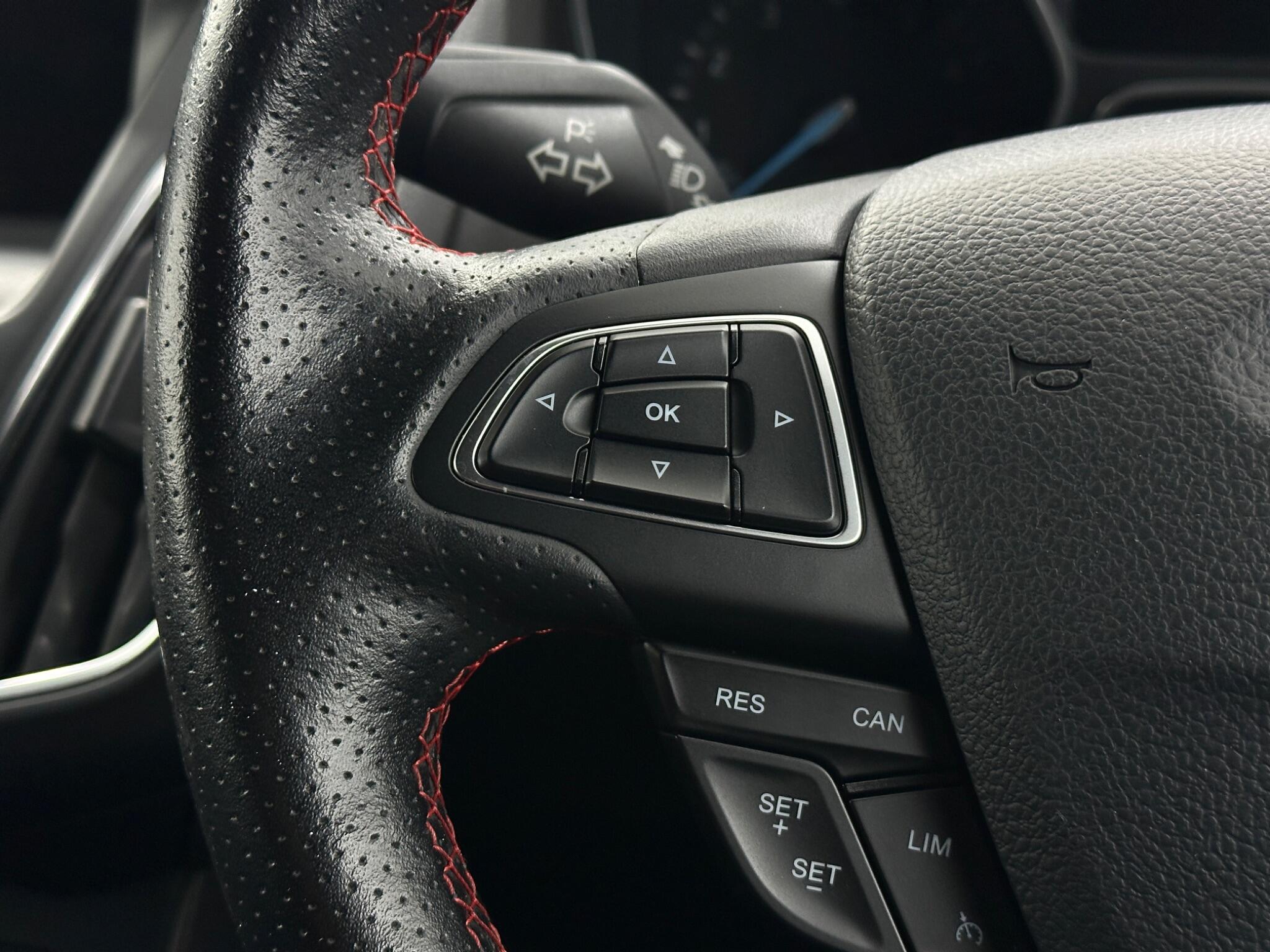 Ford Focus view 15