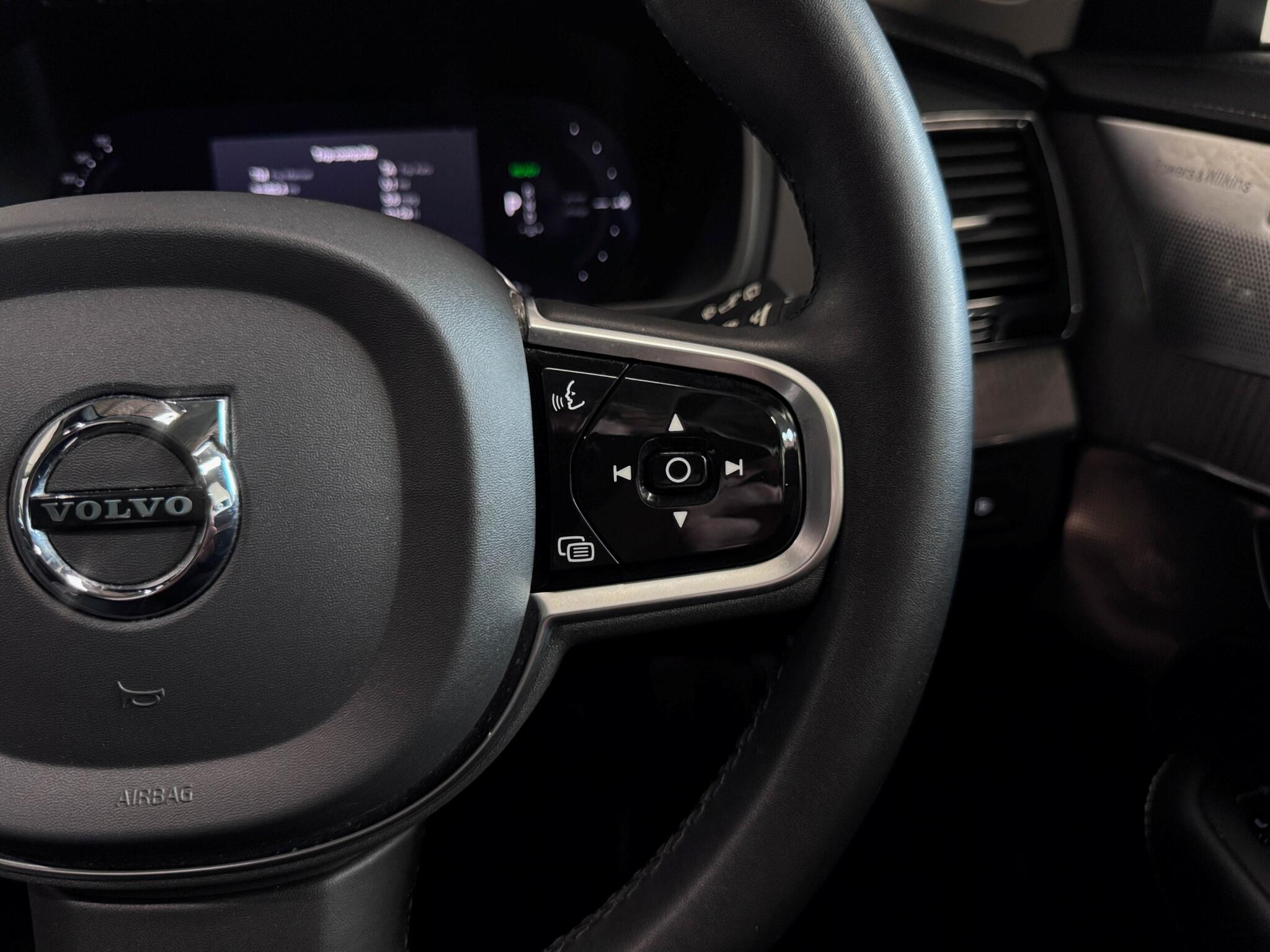 Volvo XC90 view 18