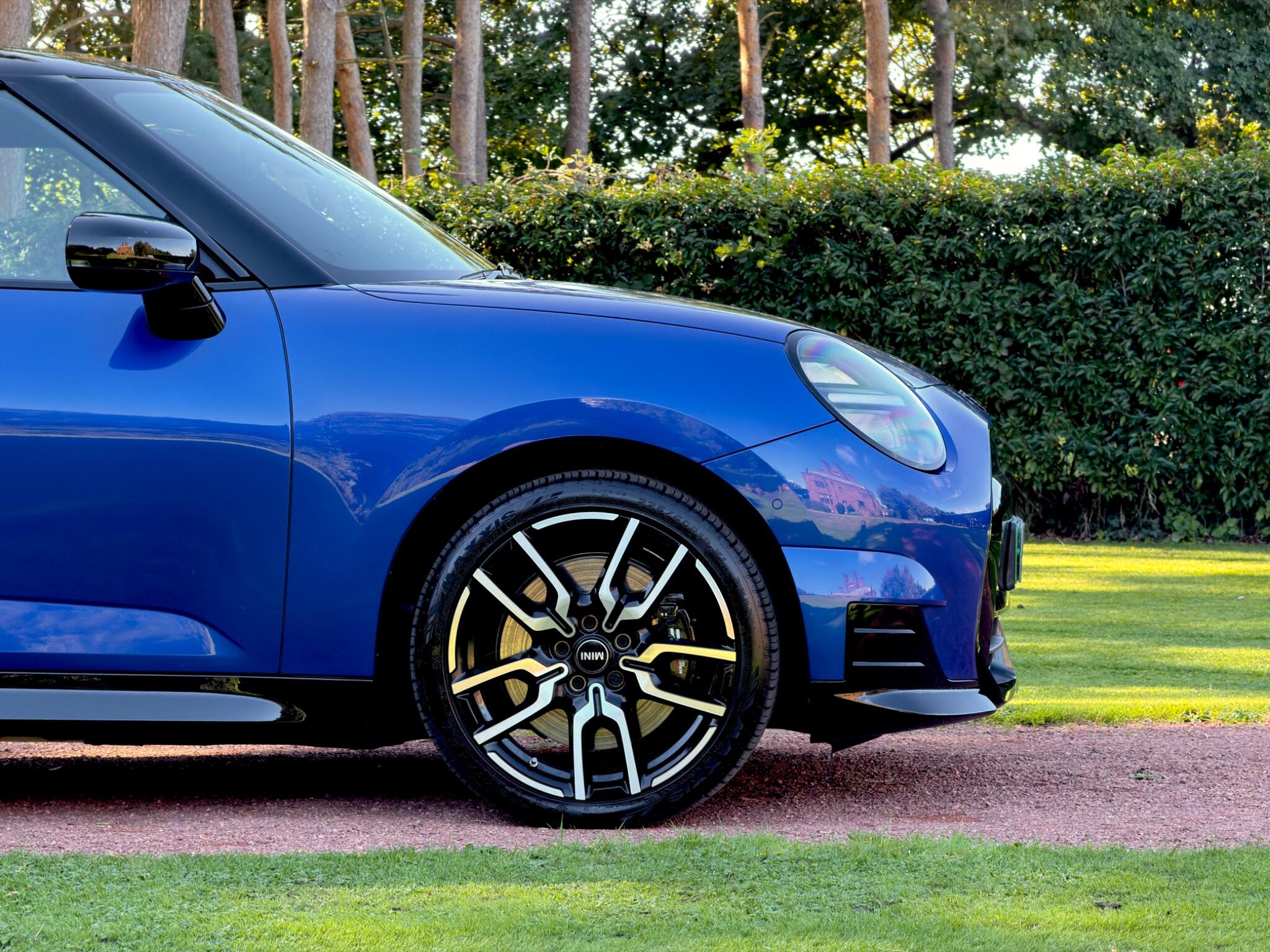 Mini Hatch view 21