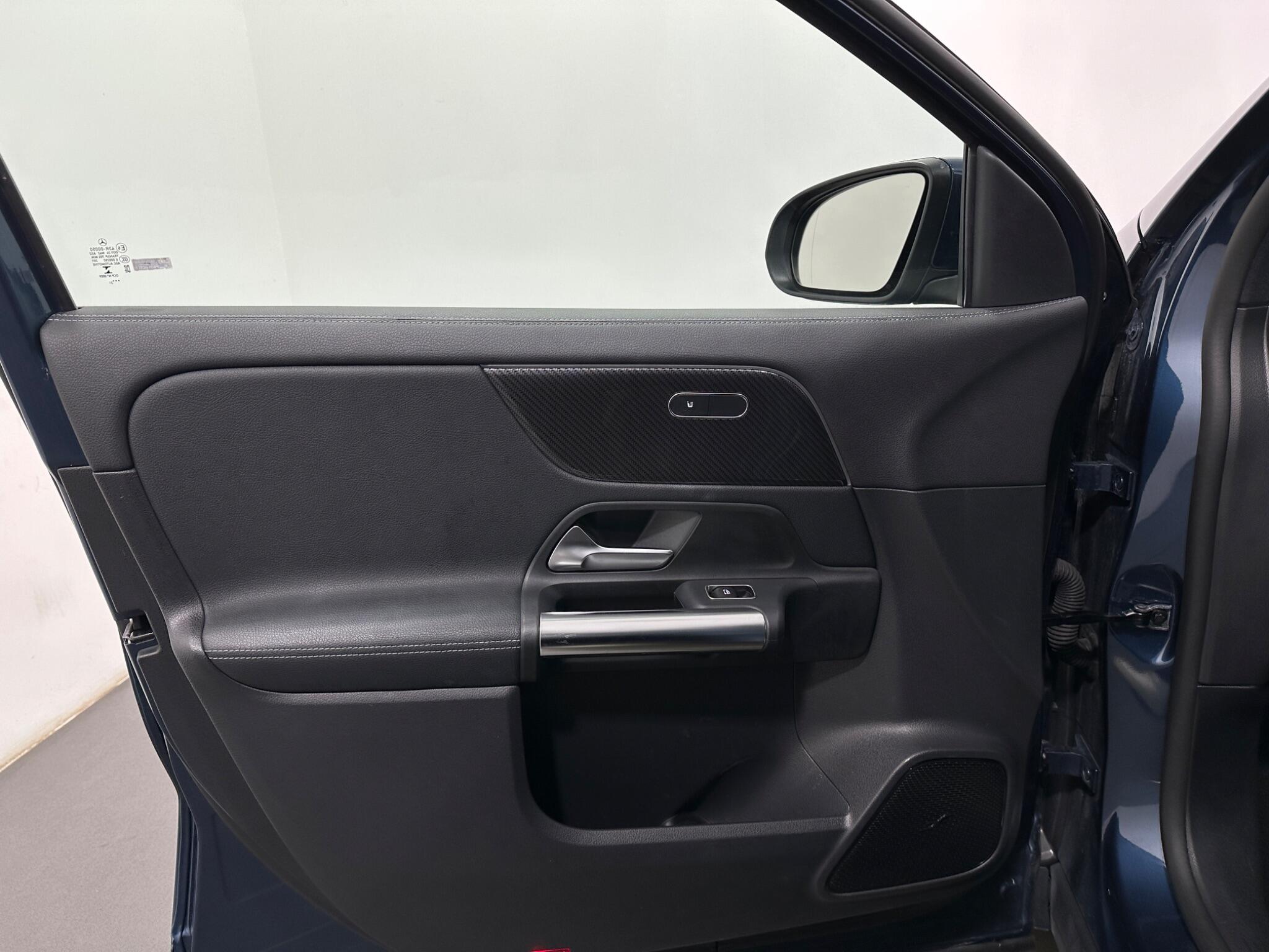 Mercedes-Benz Gla view 39