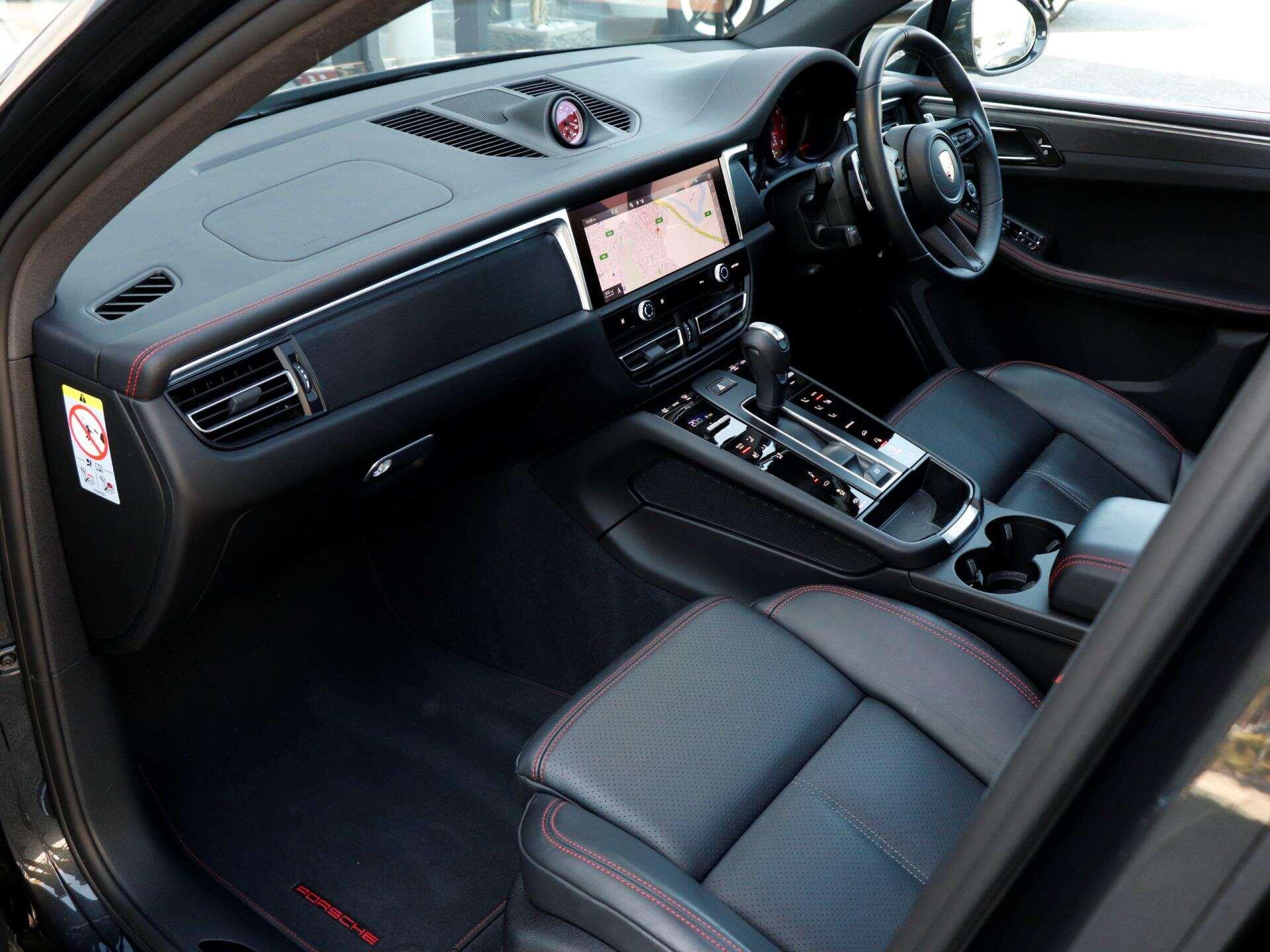 Porsche Macan view 9