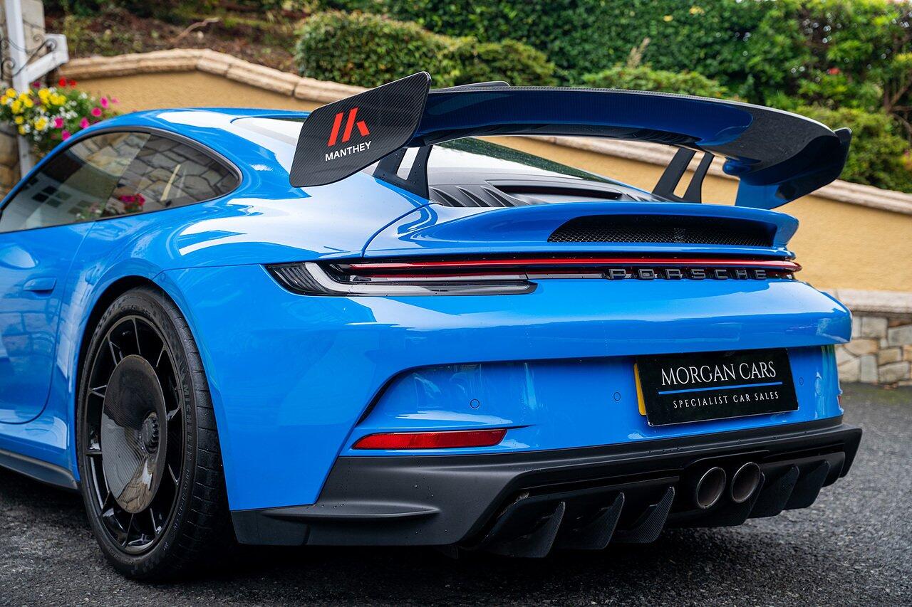 Porsche 911 view 11