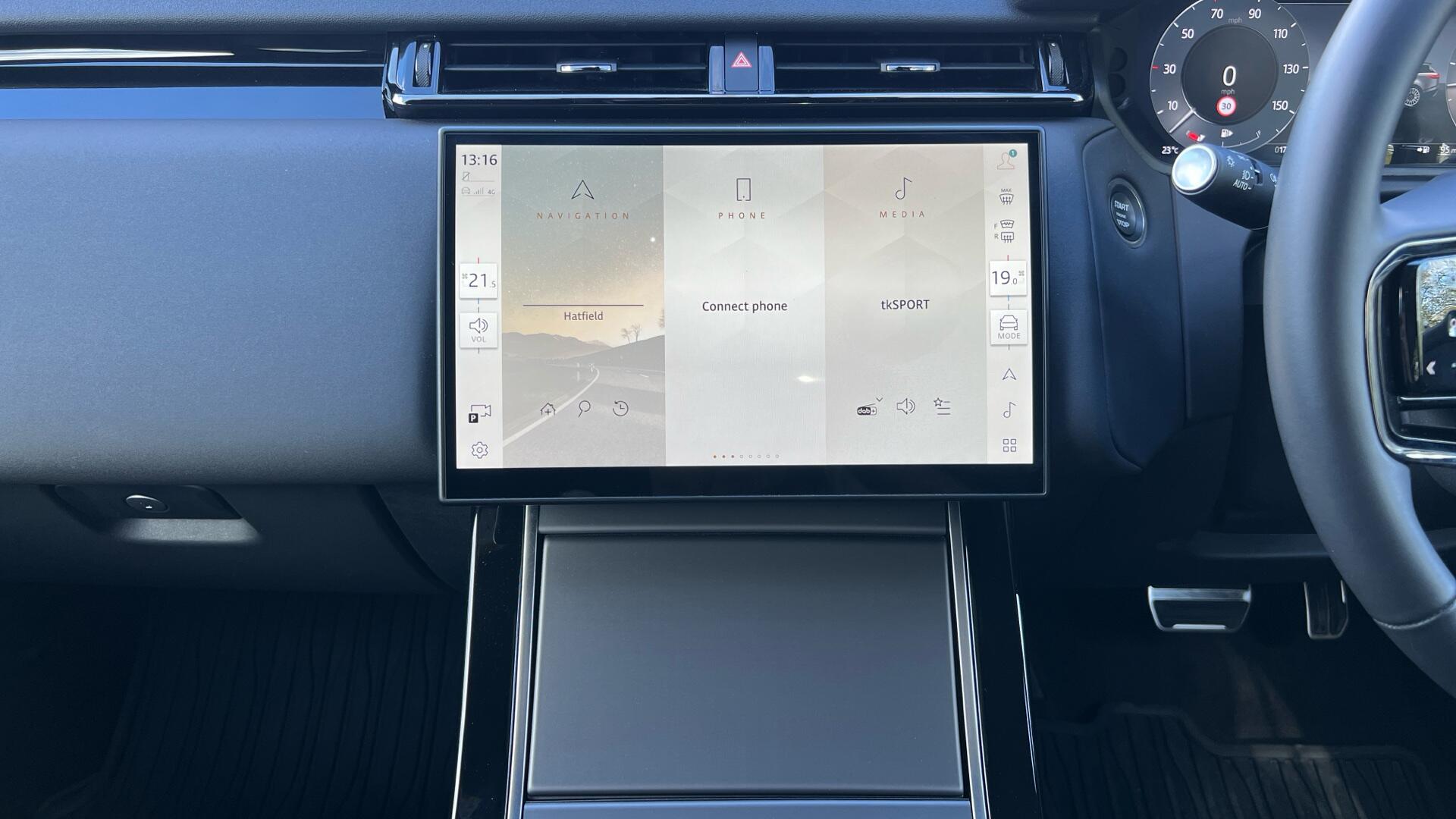Land Rover Range Rover Velar view 16