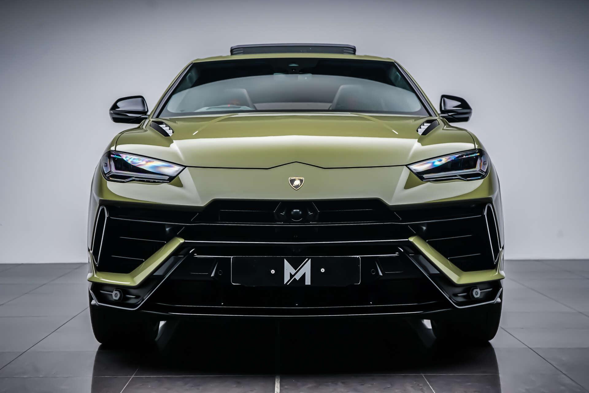 Lamborghini Urus view 2
