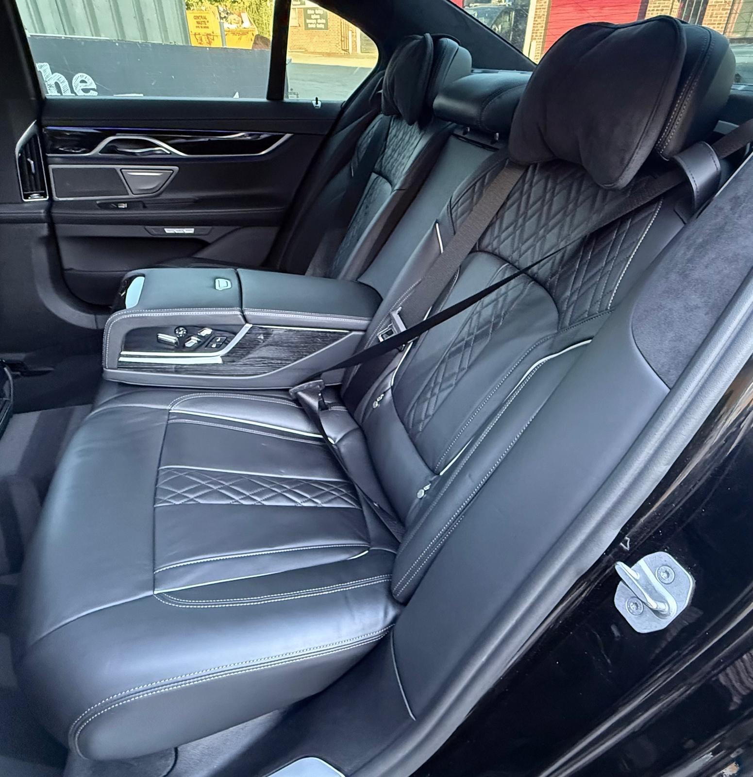 BMW 7 Series view 31