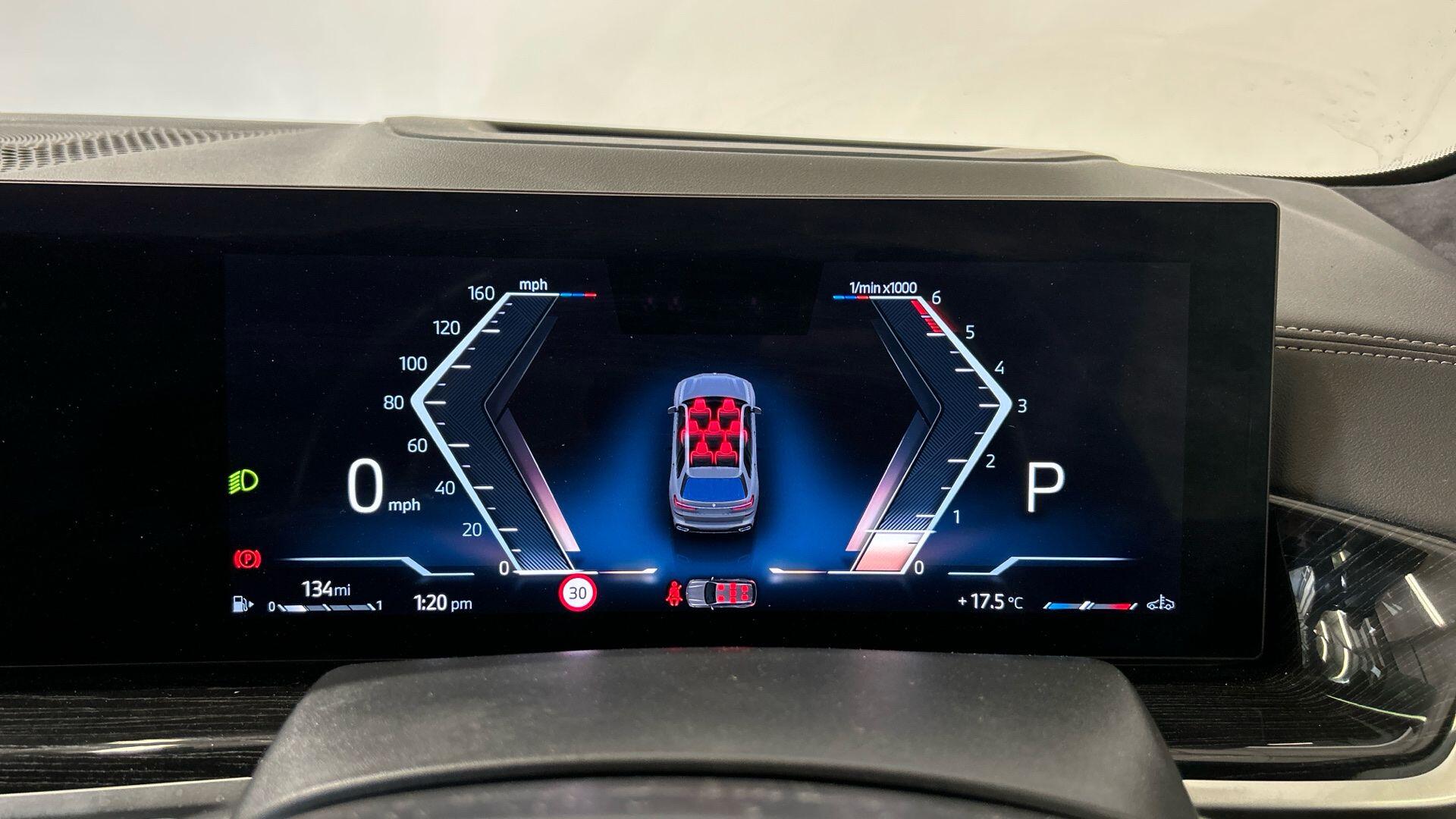 BMW X7 view 9