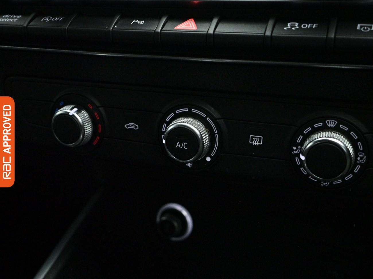 Audi Q2 view 15