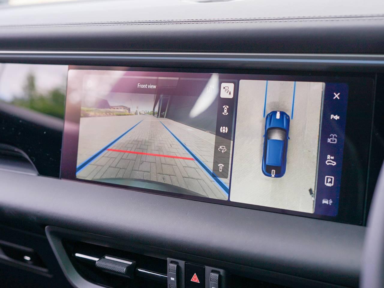 Porsche Macan view 25