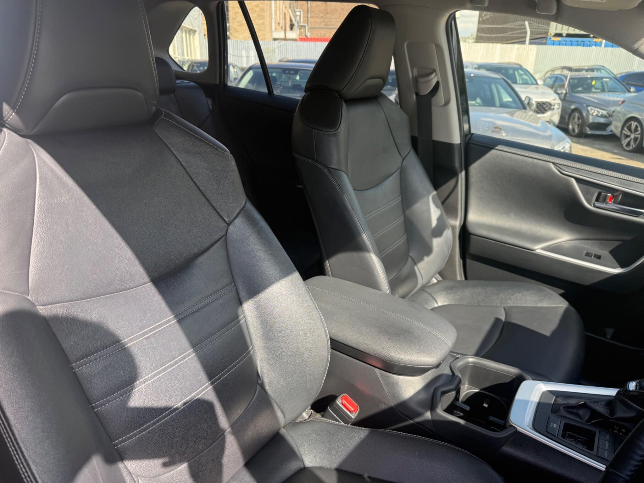 Toyota Rav4 view 11