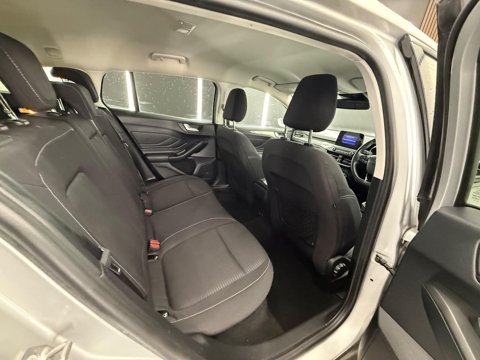 Ford Focus view 25