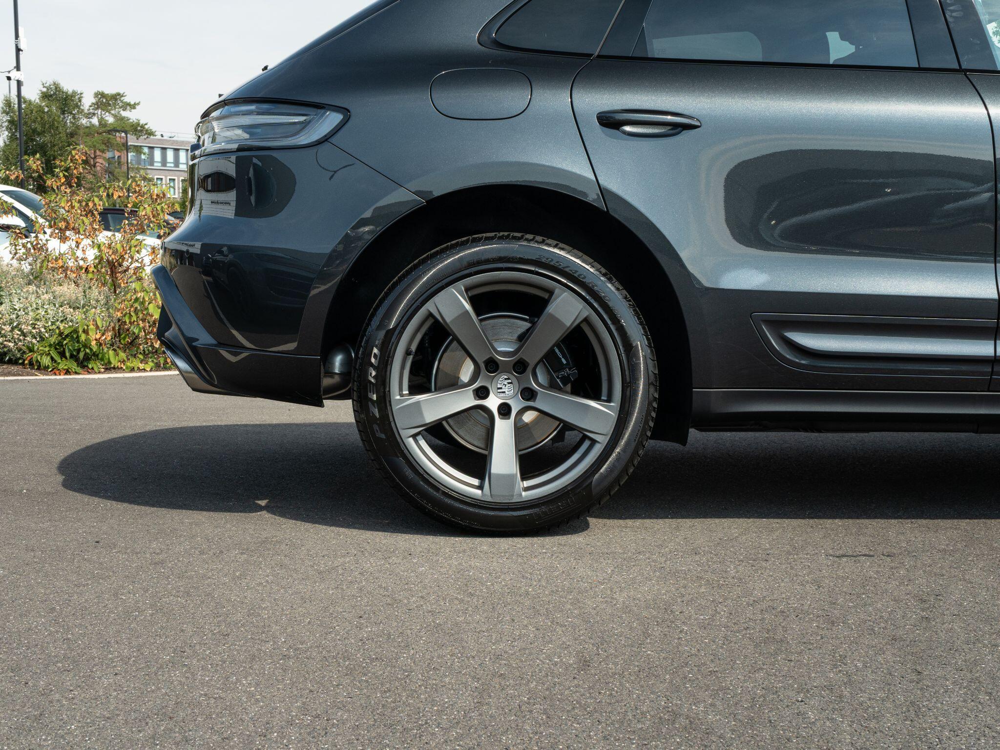 Porsche Macan view 14