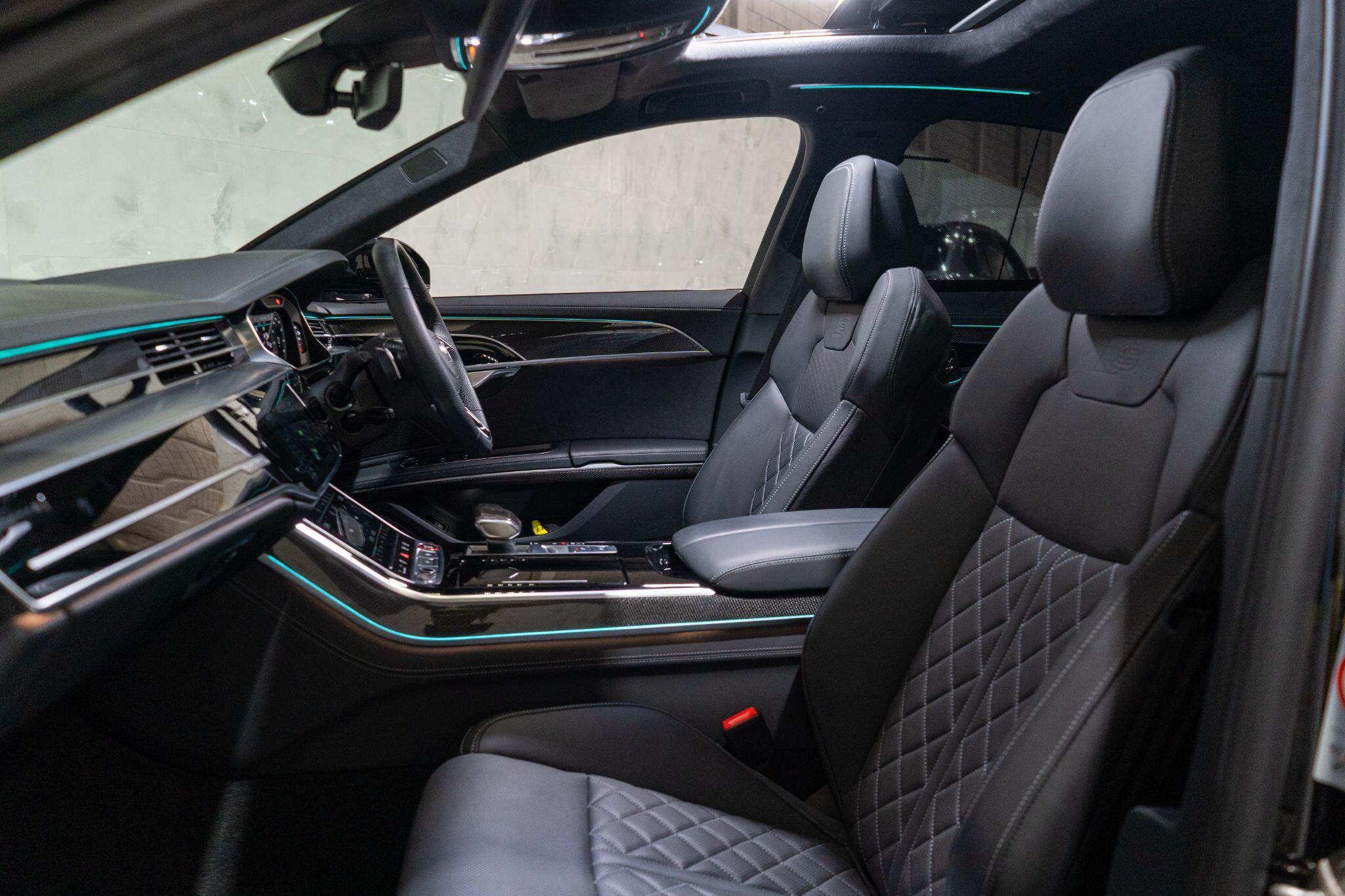 Audi S8 view 14