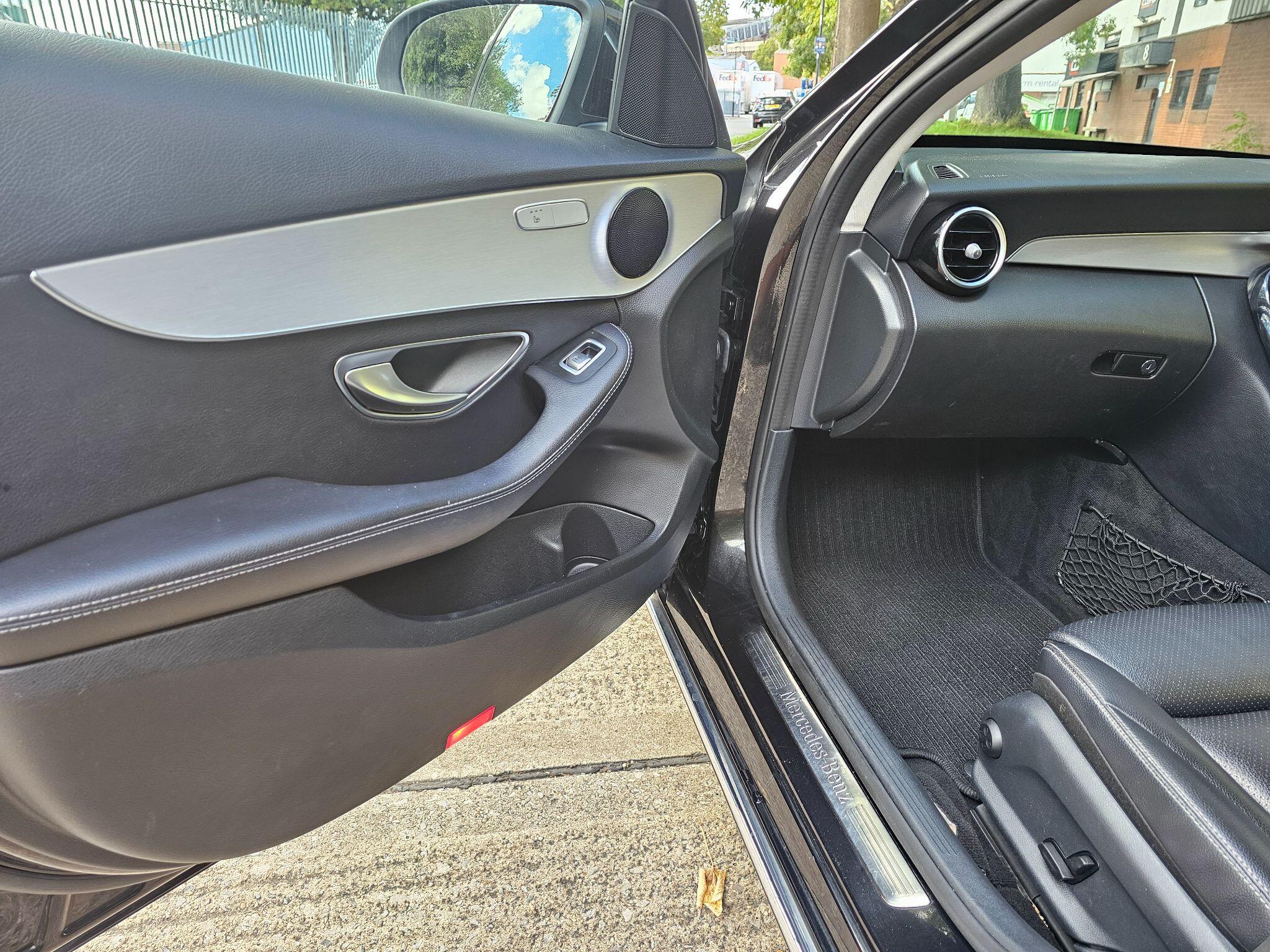 Mercedes-Benz C-Class view 18