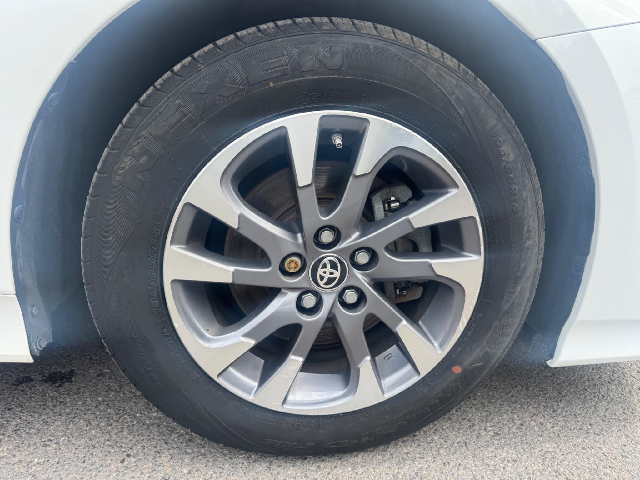 Toyota Prius view 28