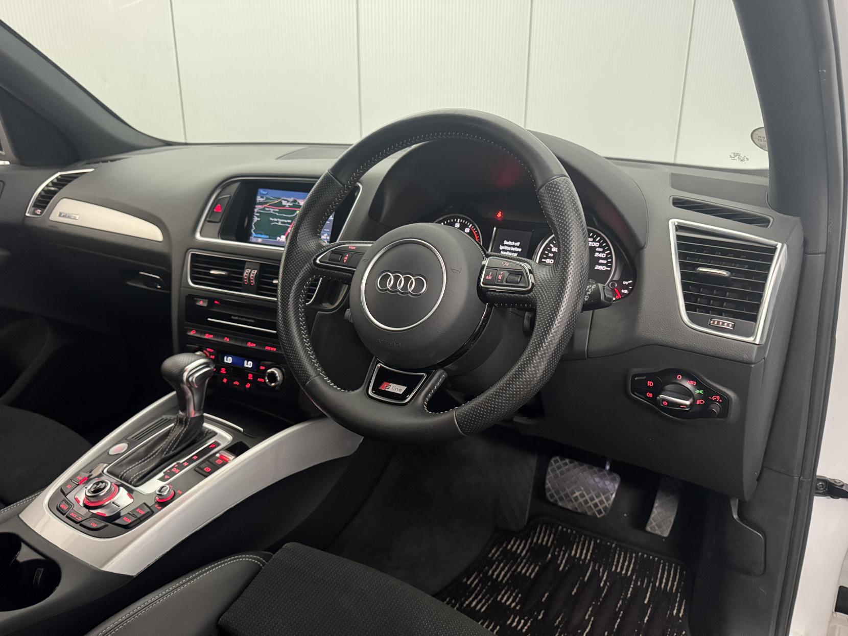 Audi Q5 view 54