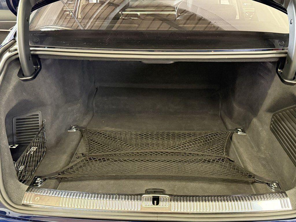 Audi A8 view 29