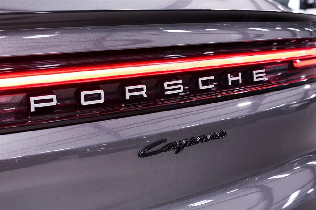 Porsche Cayenne view 13