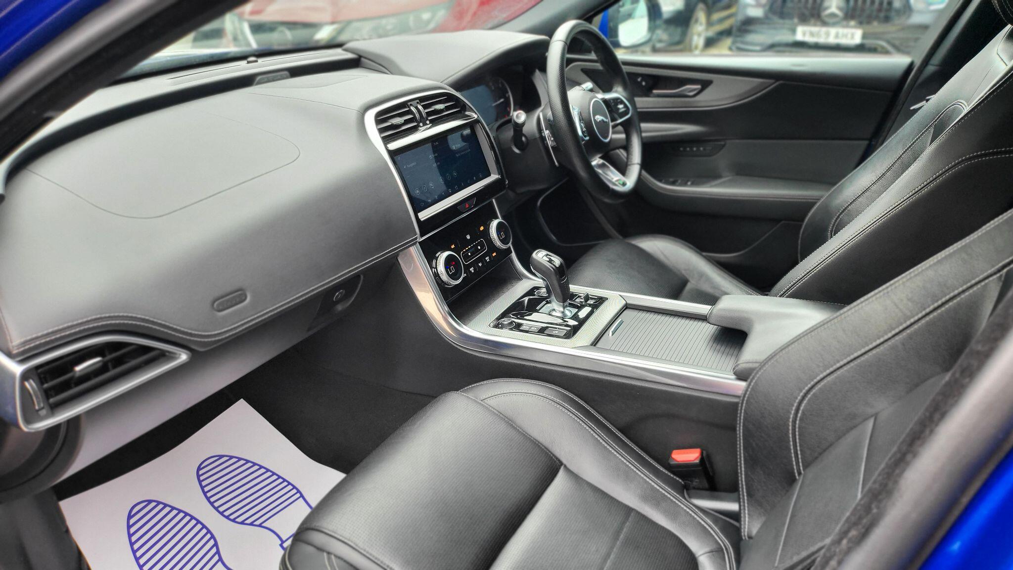 Jaguar Xe view 29