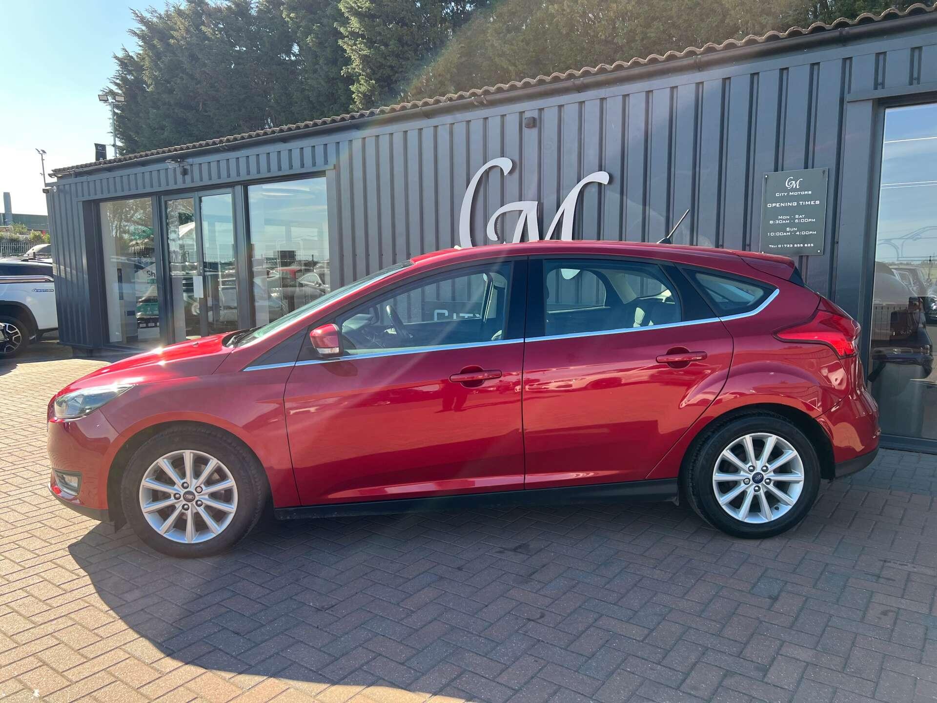 Ford Focus view 14