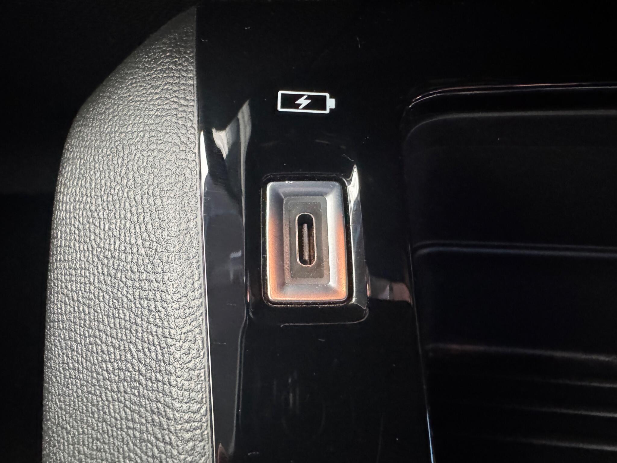 Peugeot E-208 view 28