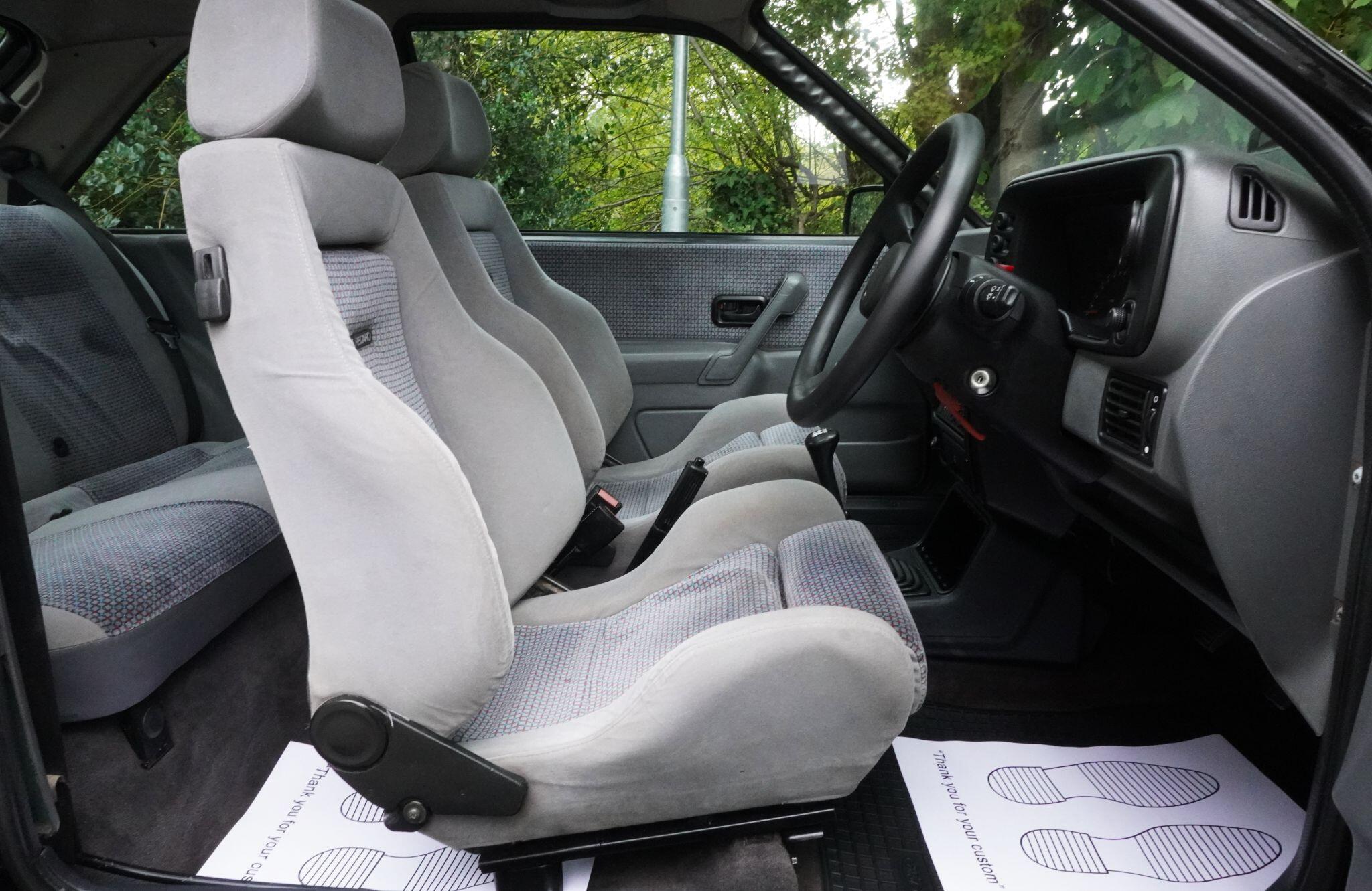 Ford Escort view 14