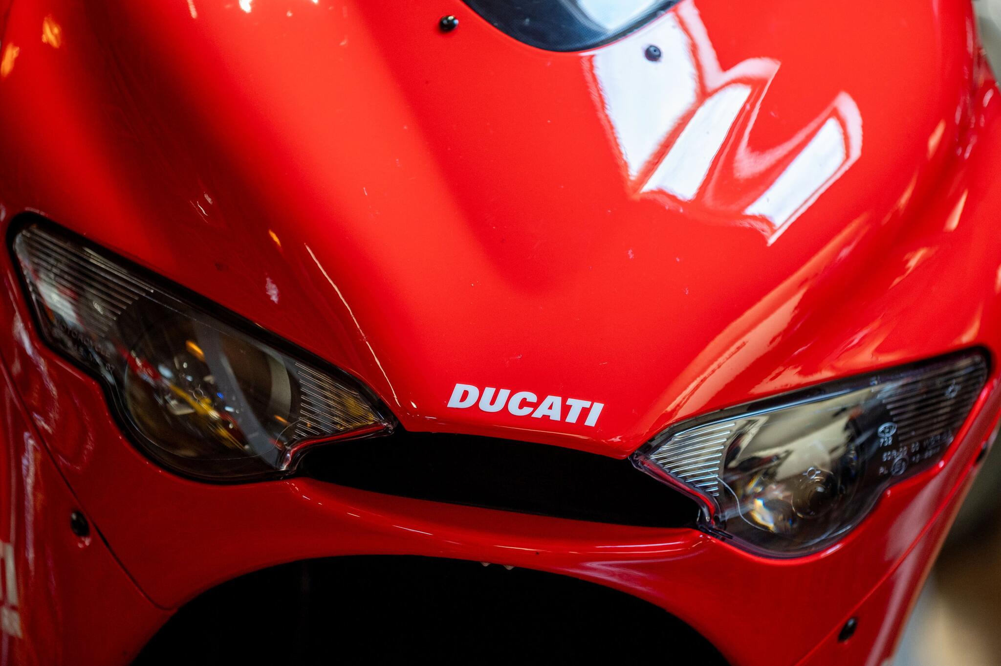 Ducati Desmosedici RR view 14