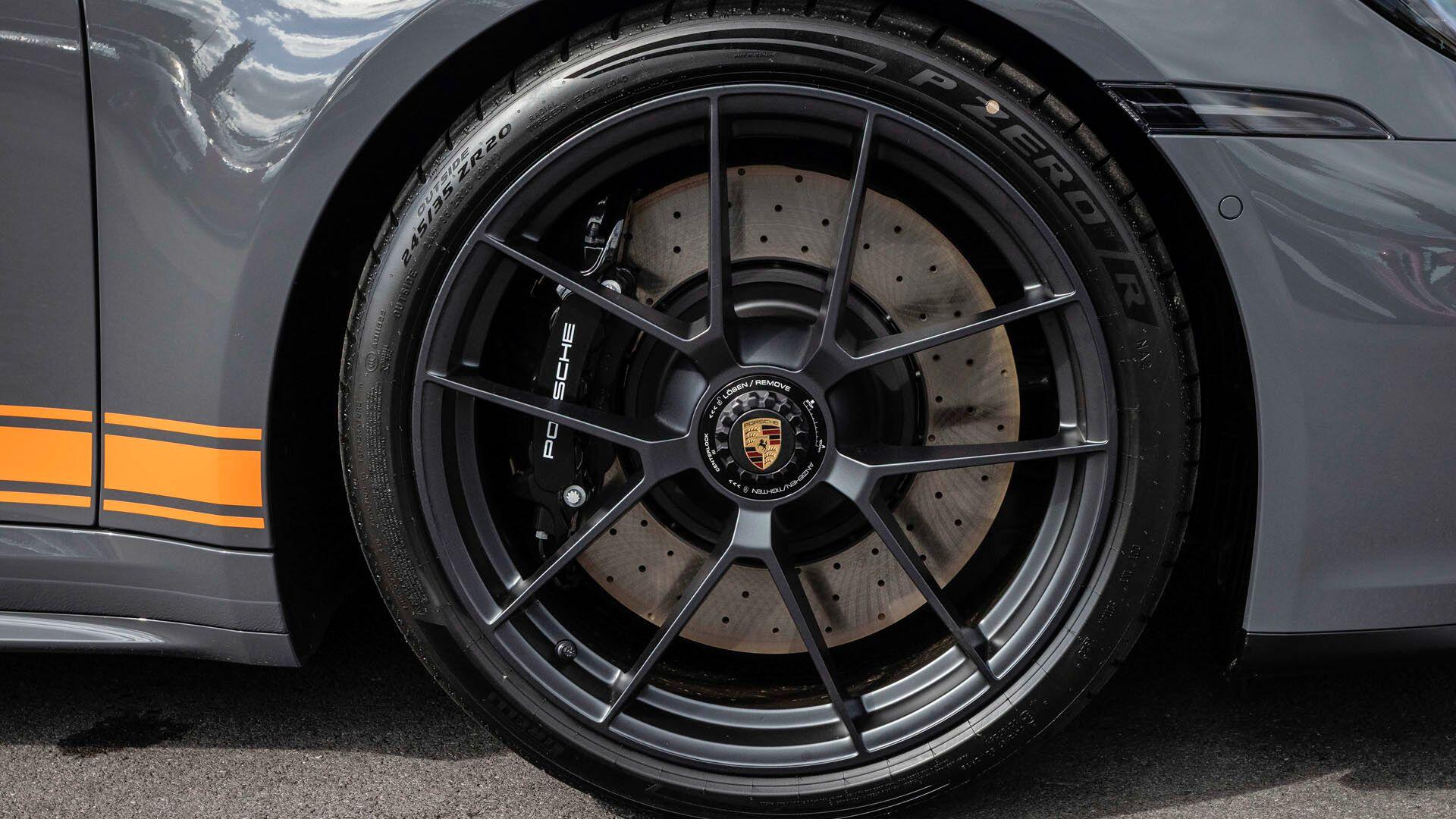 Porsche 911 view 23
