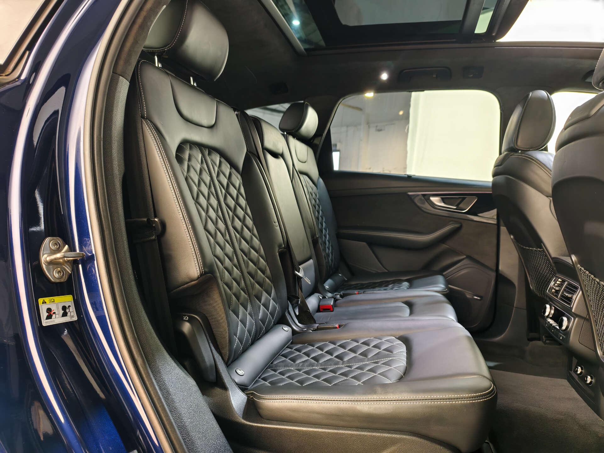 Audi SQ7 view 21
