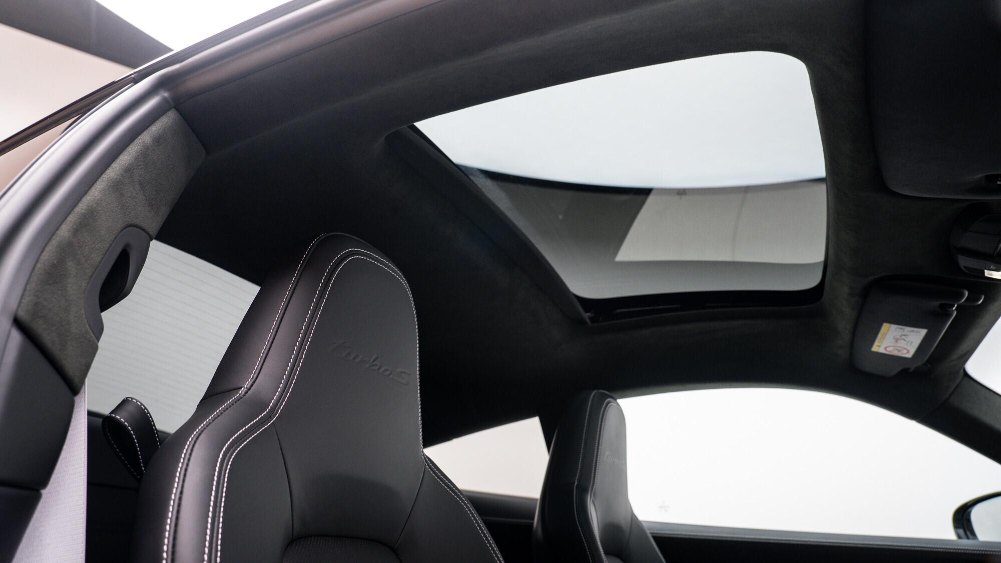 Porsche 911 view 7