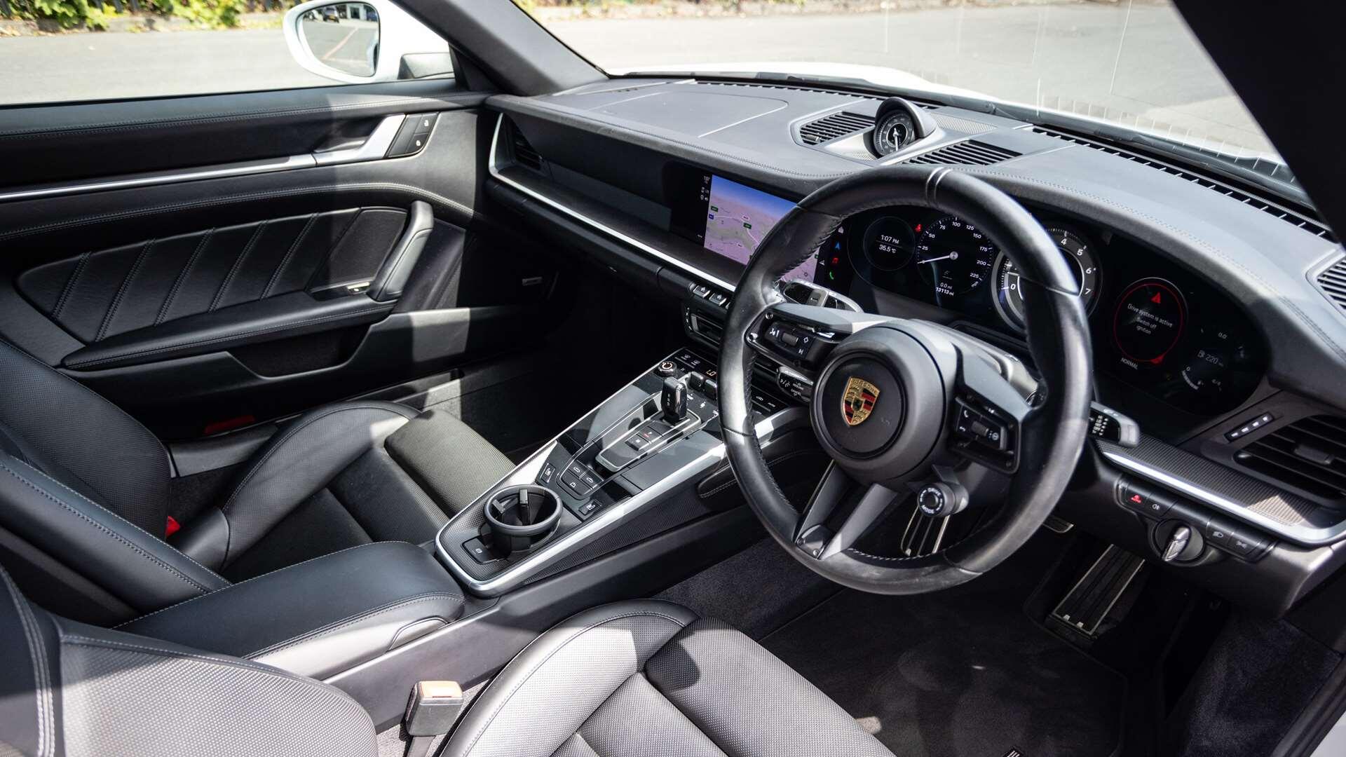 Porsche 911 view 14