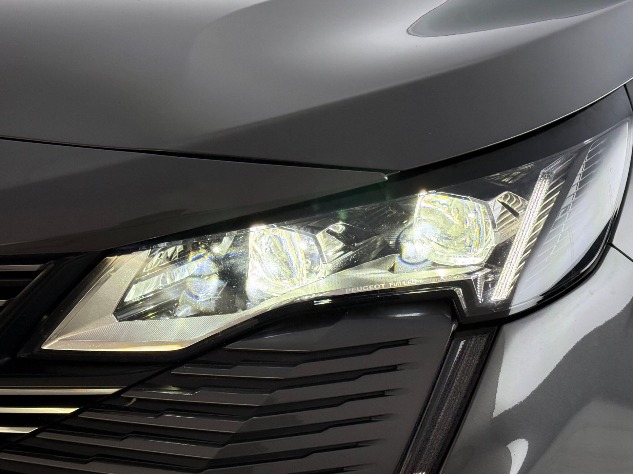 Peugeot 5008 view 12