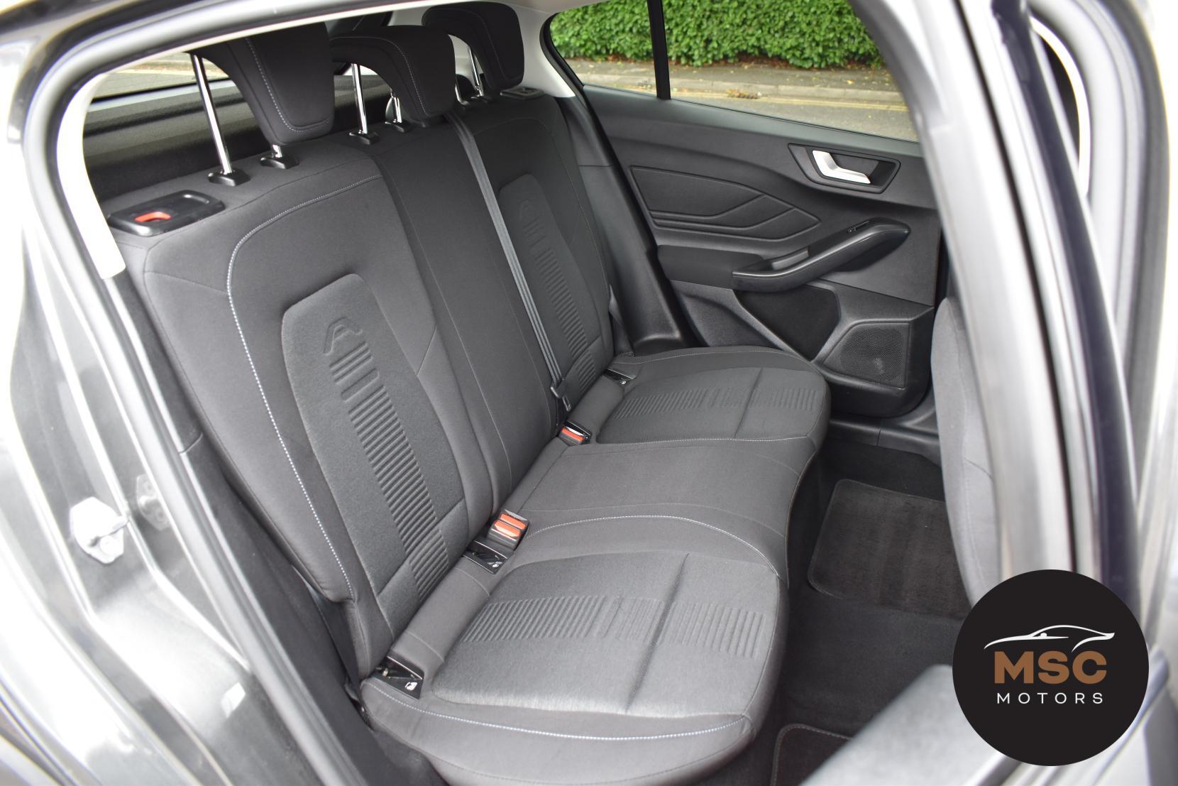 Ford Focus view 36